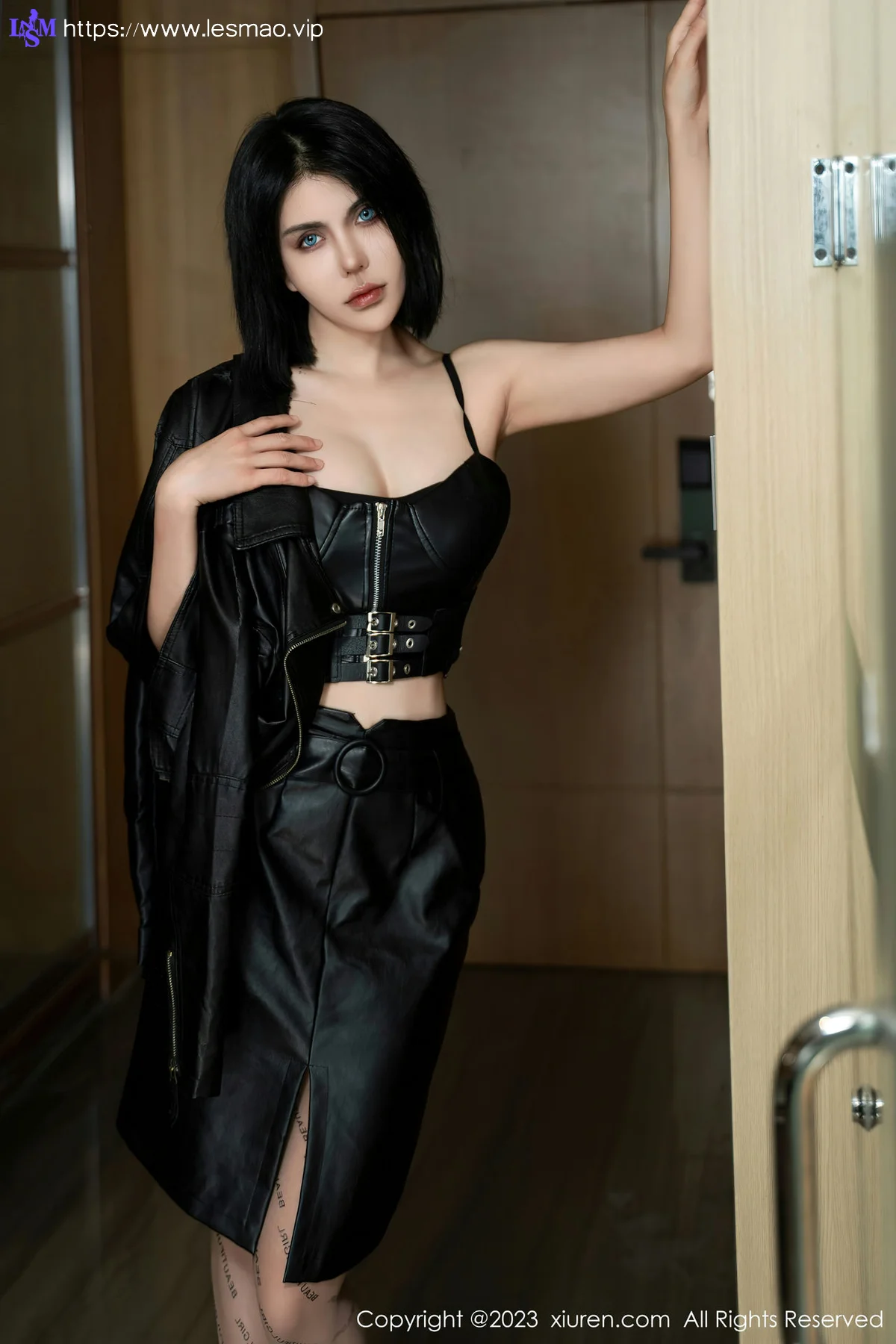 XiuRen 秀人 No.7581  中俄混血 金纯一性感写真 - 13