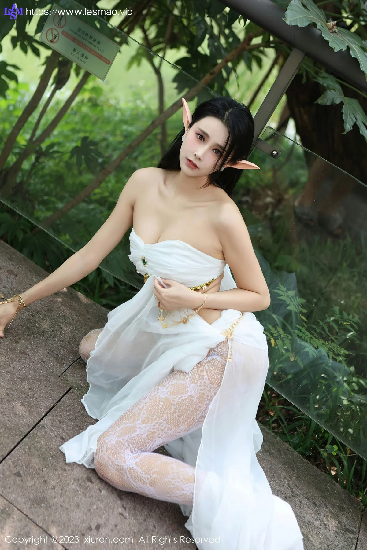 XiuRen 秀人 No.7598  草莓mm 白色网纱袜户外场景性感写真 - 13