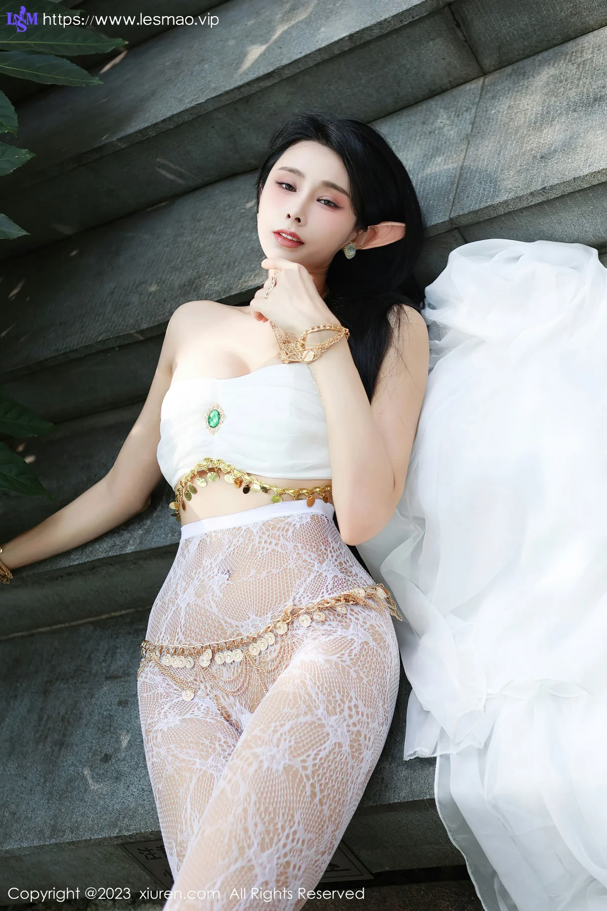 XiuRen 秀人 No.7598  草莓mm 白色网纱袜户外场景性感写真 - 31