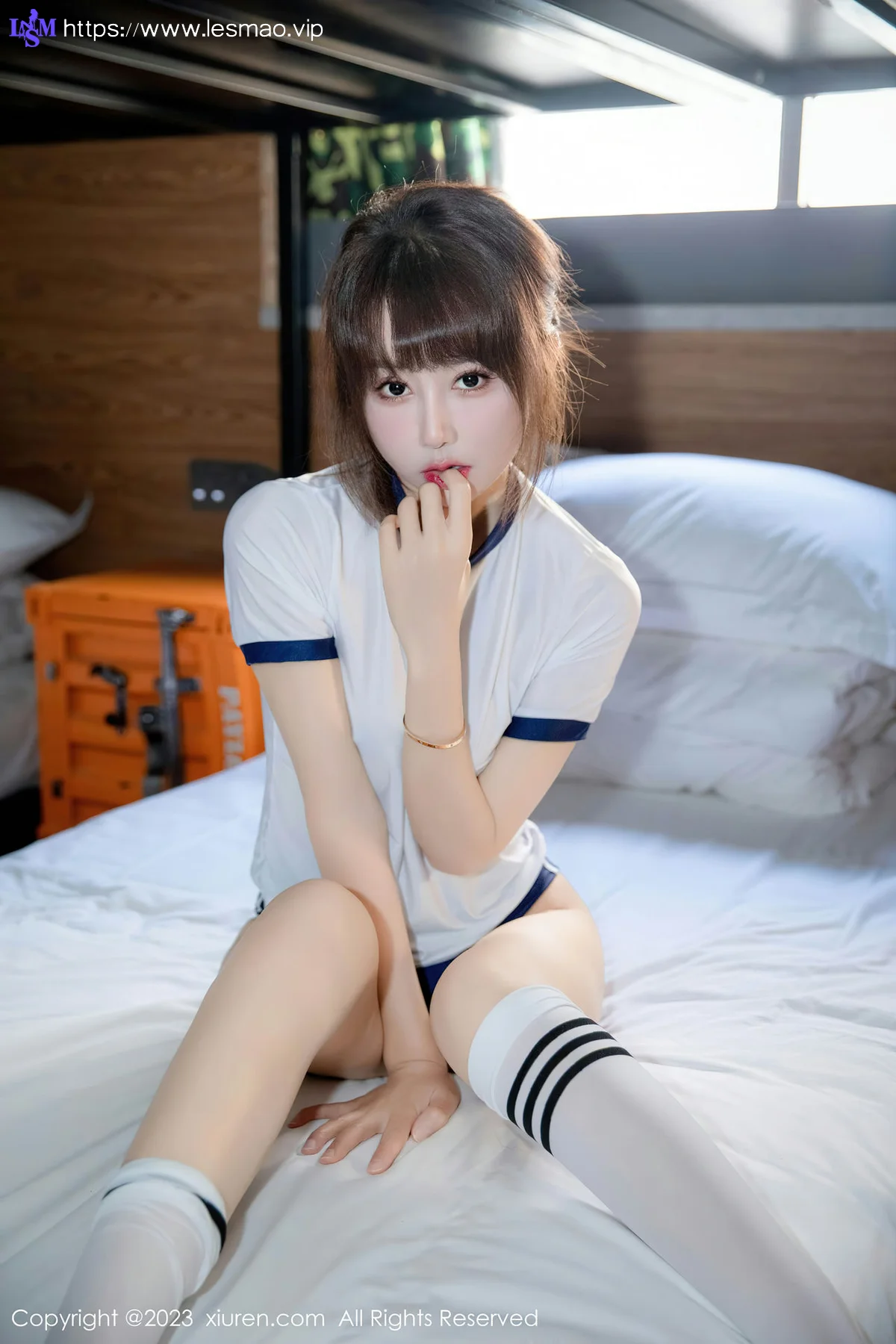 XiuRen 秀人 No.7600  白笑笑 白色长筒袜性感写真33 - 39