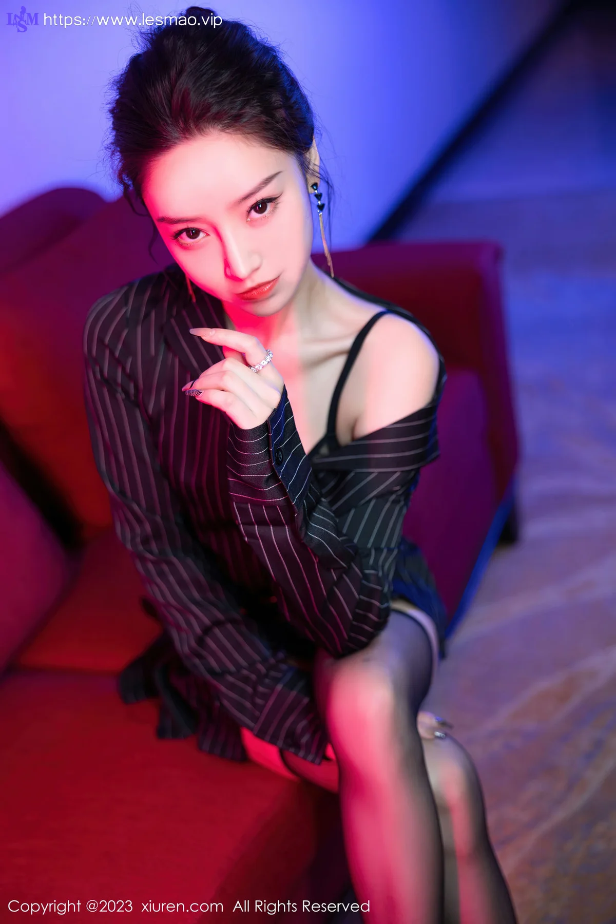 XiuRen 秀人 No.7611  苏曼兮 魅惑黑丝性感写真11 - 16