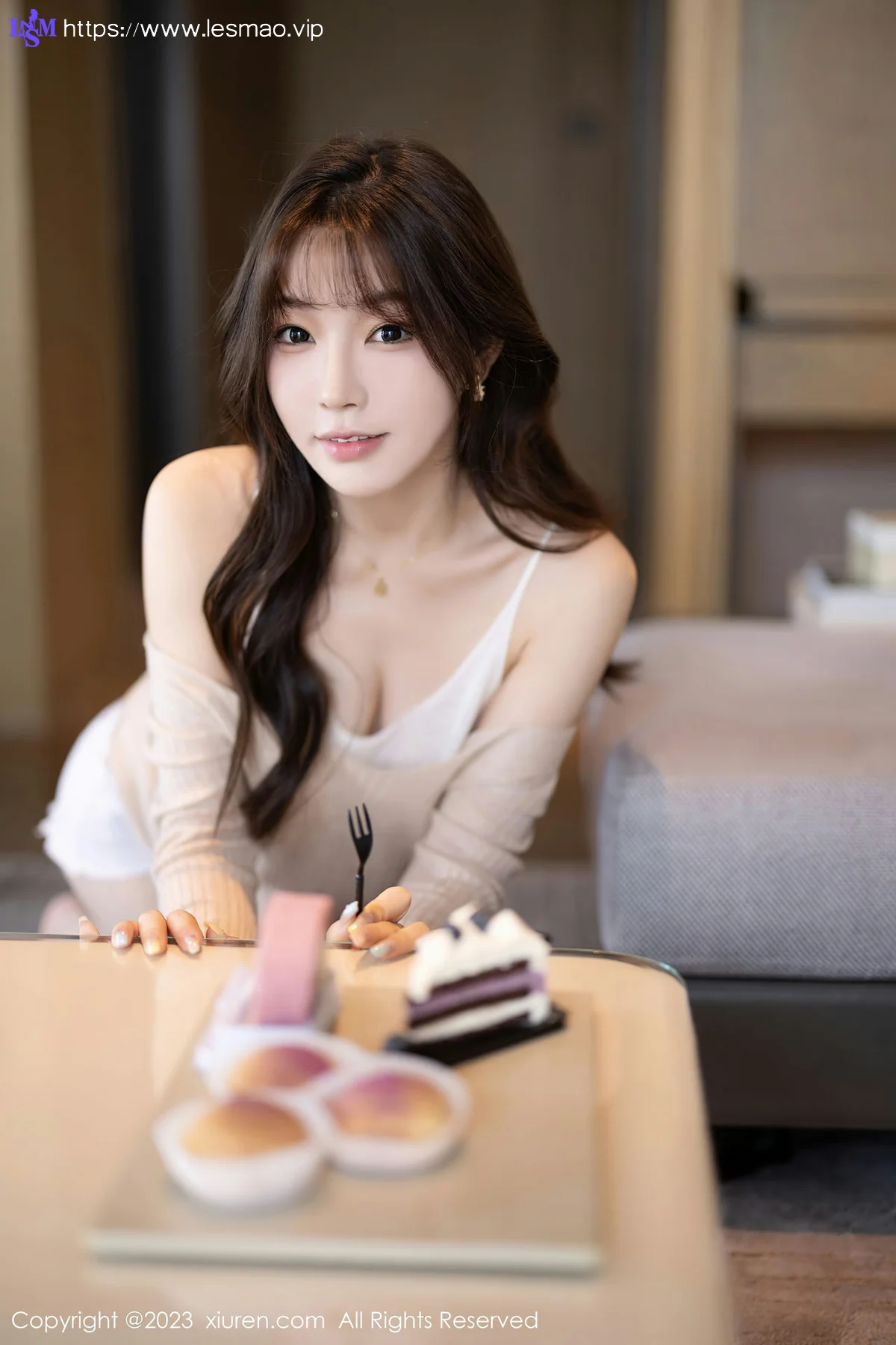XiuRen 秀人 No.7647  徐莉芝Booty 暖灰色上衣性感写真1 - 20