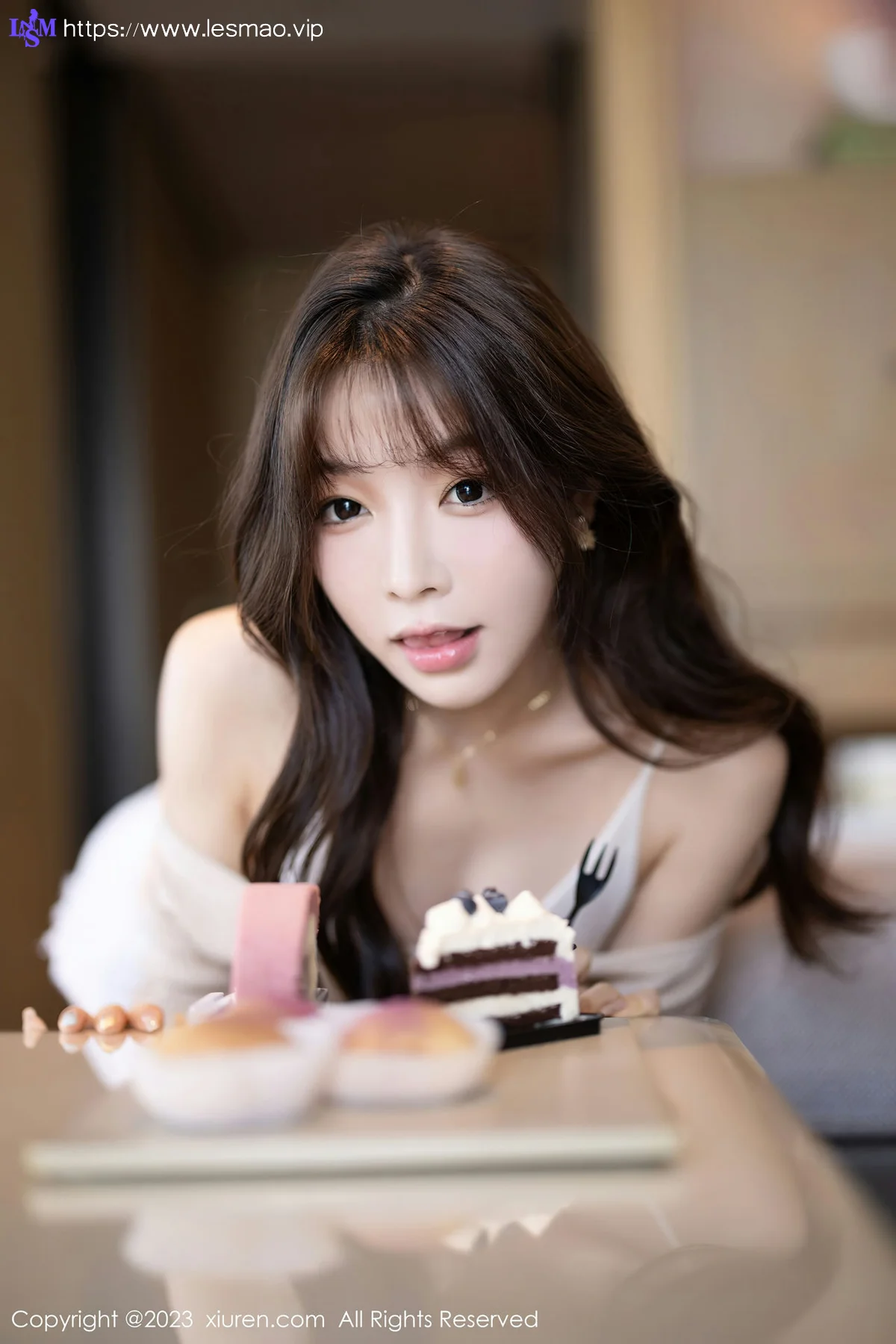XiuRen 秀人 No.7647  徐莉芝Booty 暖灰色上衣性感写真1 - 21