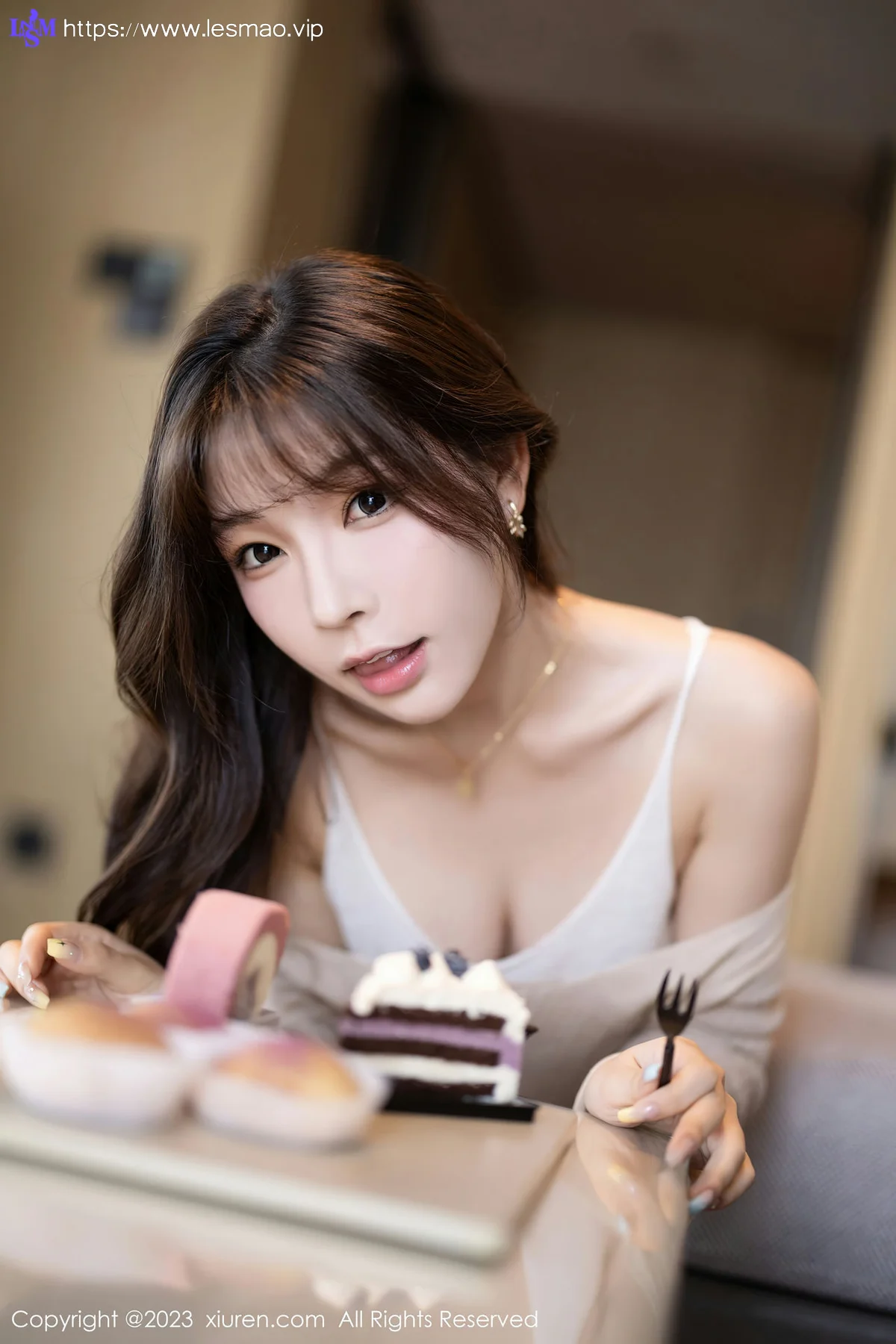 XiuRen 秀人 No.7647  徐莉芝Booty 暖灰色上衣性感写真1 - 22