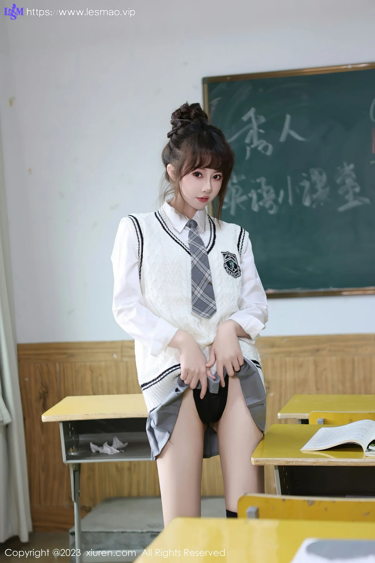 XiuRen 秀人 No.7712  白笑笑 白色学妹制服性感写真1 - 14