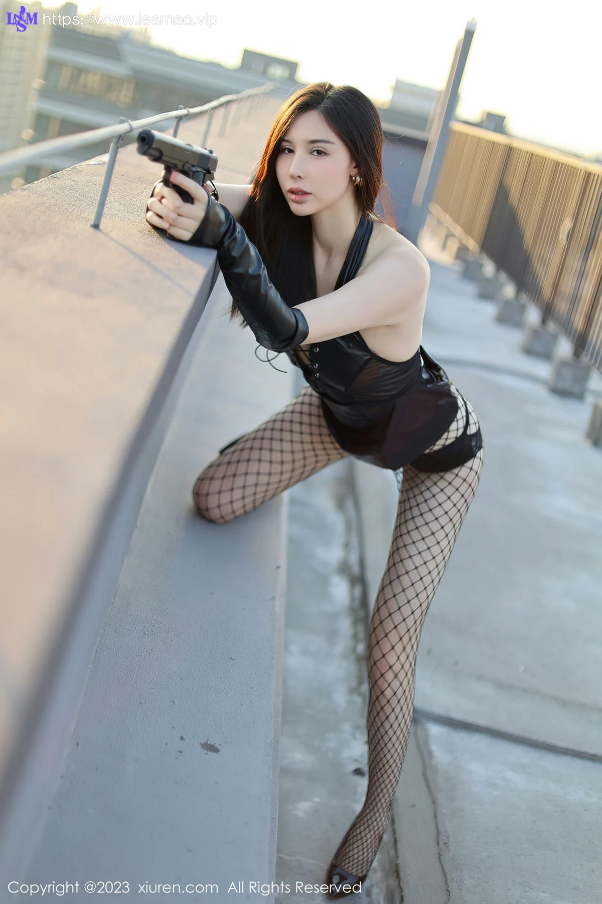 XiuRen 秀人 No.7772  曼柔 天台黑色网格袜性感写真2 - 32