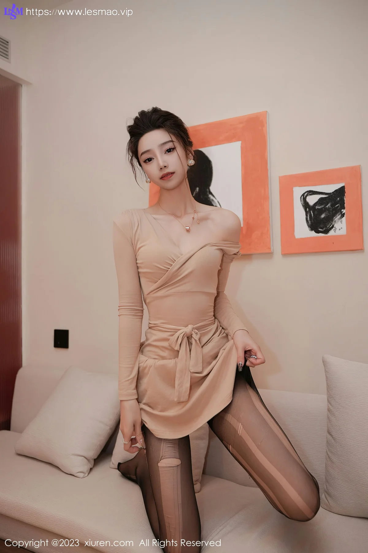XiuRen 秀人 No.7775  苏曼兮 杏色礼裙性感写真1 - 46