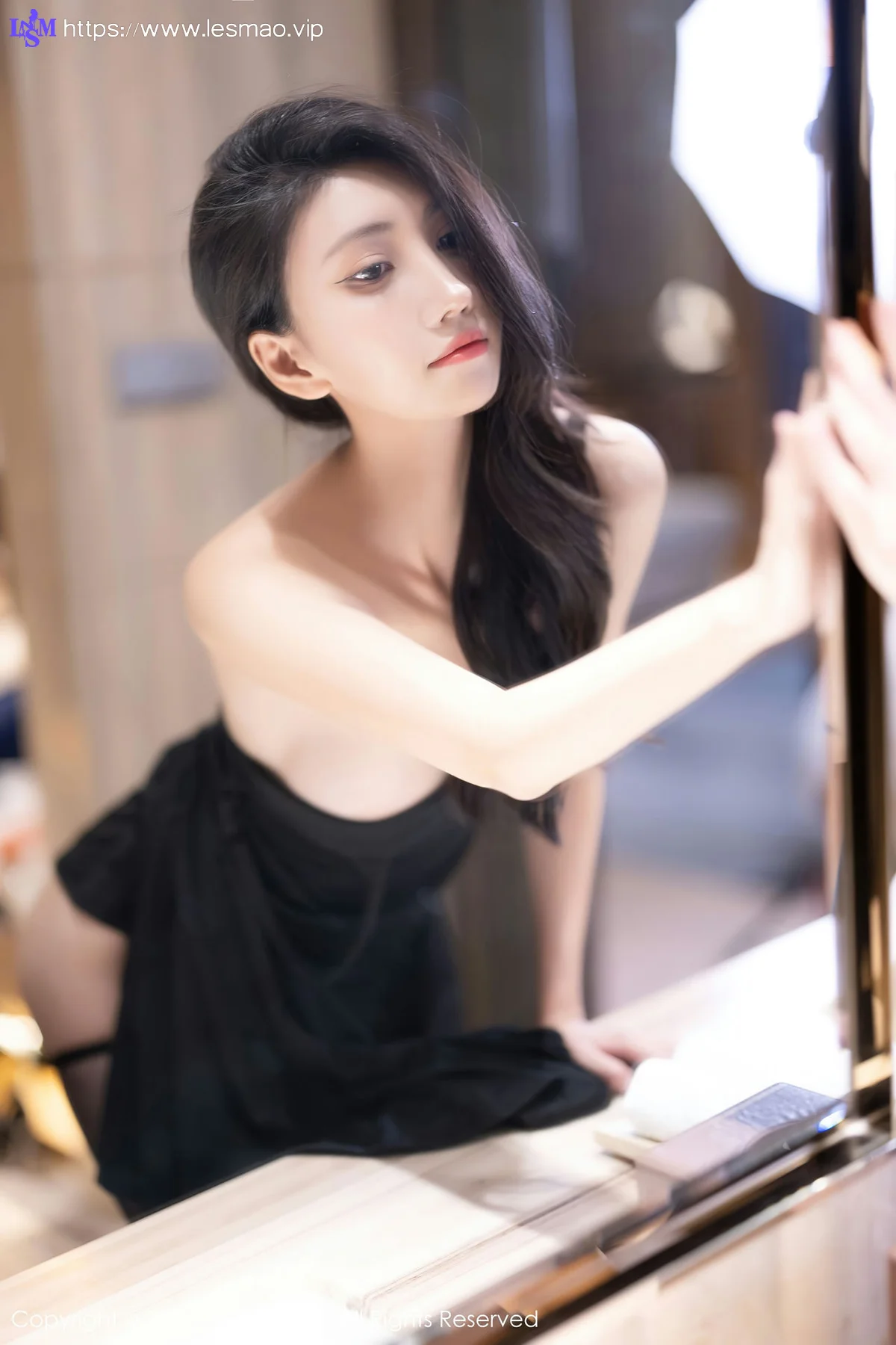 XiuRen 秀人 No.7830  章芃芃 户外场景拍摄性感写真 - 51