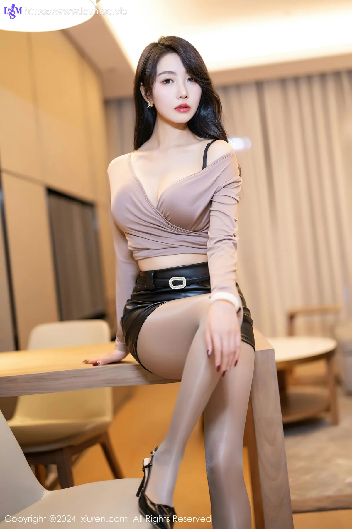 XiuRen 秀人 No.7897  苏苏阿 新人魅惑灰丝性感写真1 - 11