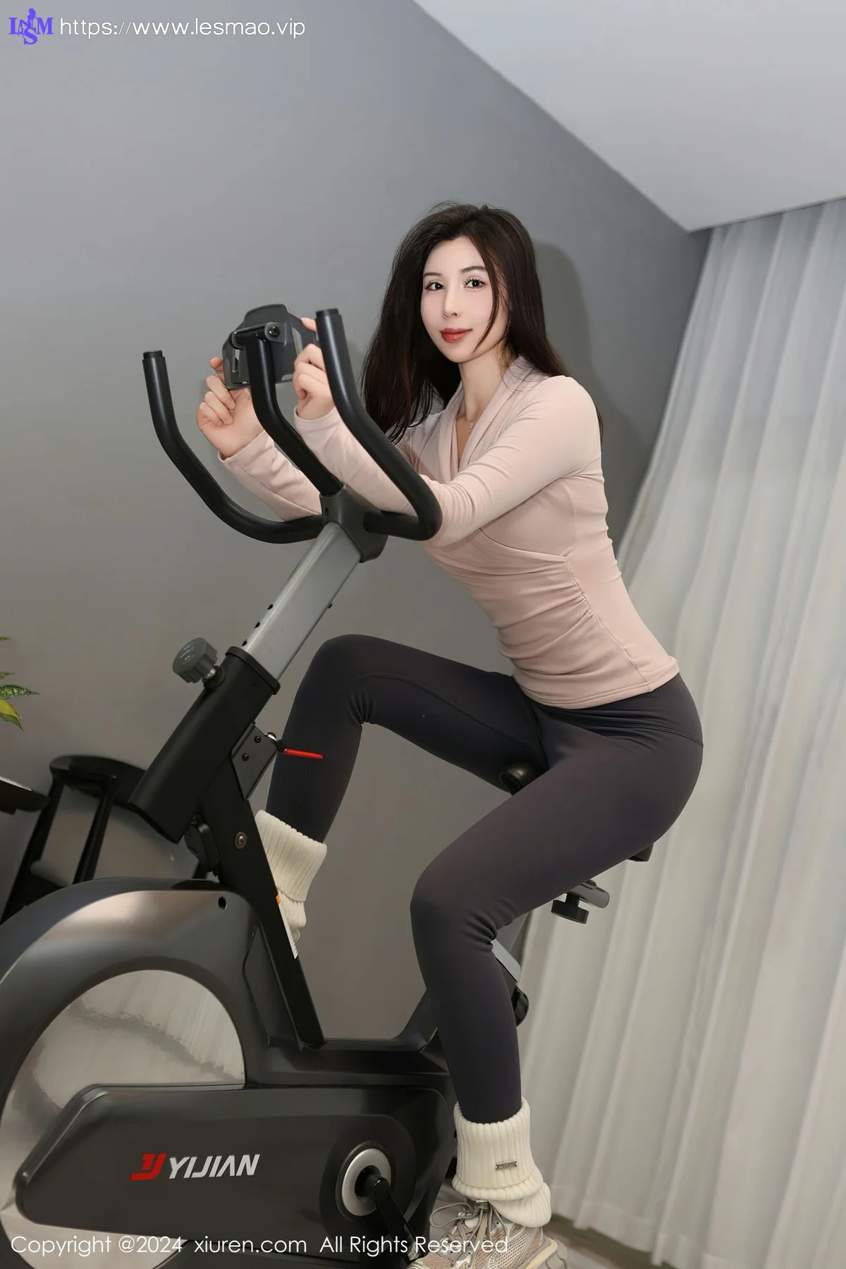XiuRen 秀人 No.7909  曼柔 感灰色运动裤性感写真 - 12