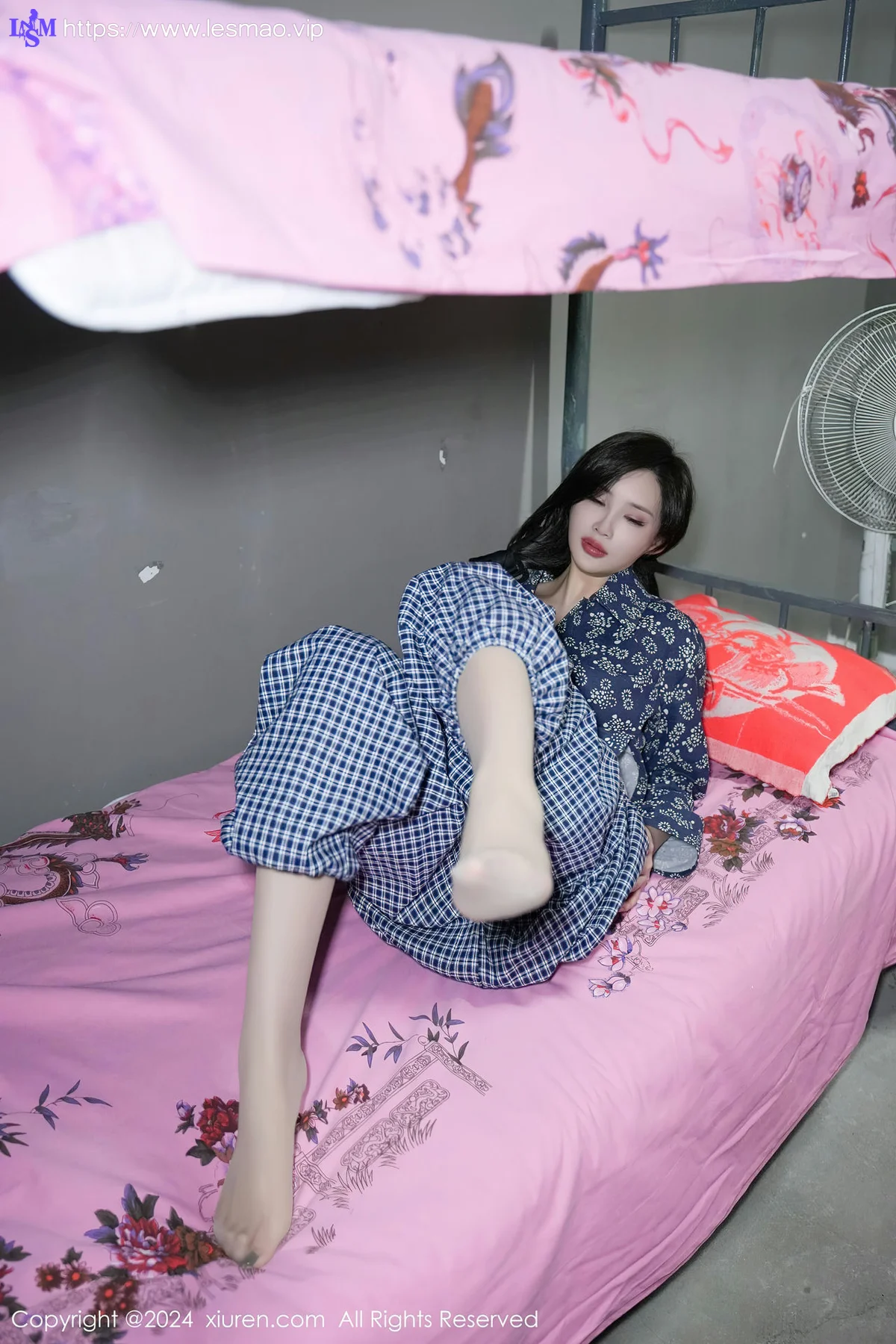 XiuRen 秀人 No.7915  Carol周妍希 民工宿舍拍摄性感写真33 - 21