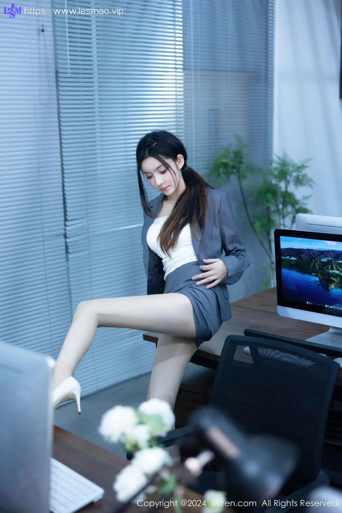 XiuRen 秀人 No.7923  豆瓣酱模特合集写真OL装扮11 - 38
