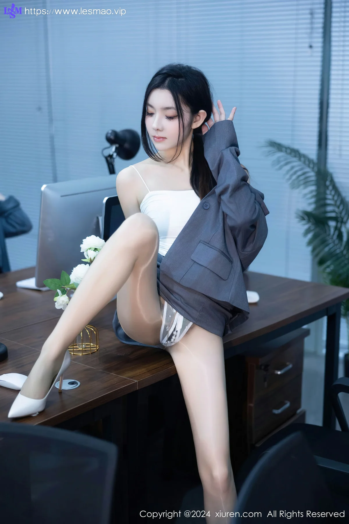 XiuRen 秀人 No.7923  豆瓣酱模特合集写真OL装扮11 - 42