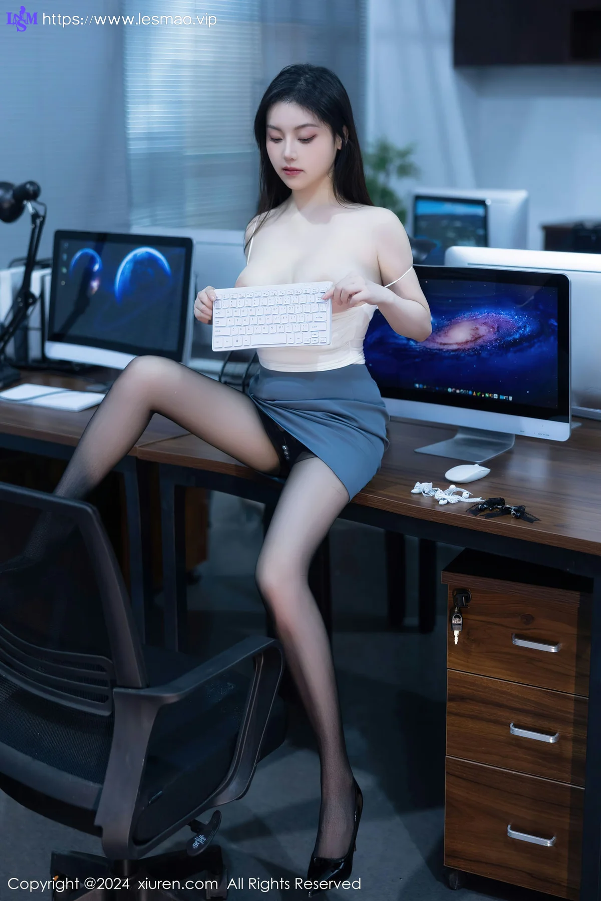 XiuRen 秀人 No.7923  豆瓣酱模特合集写真OL装扮11 - 79