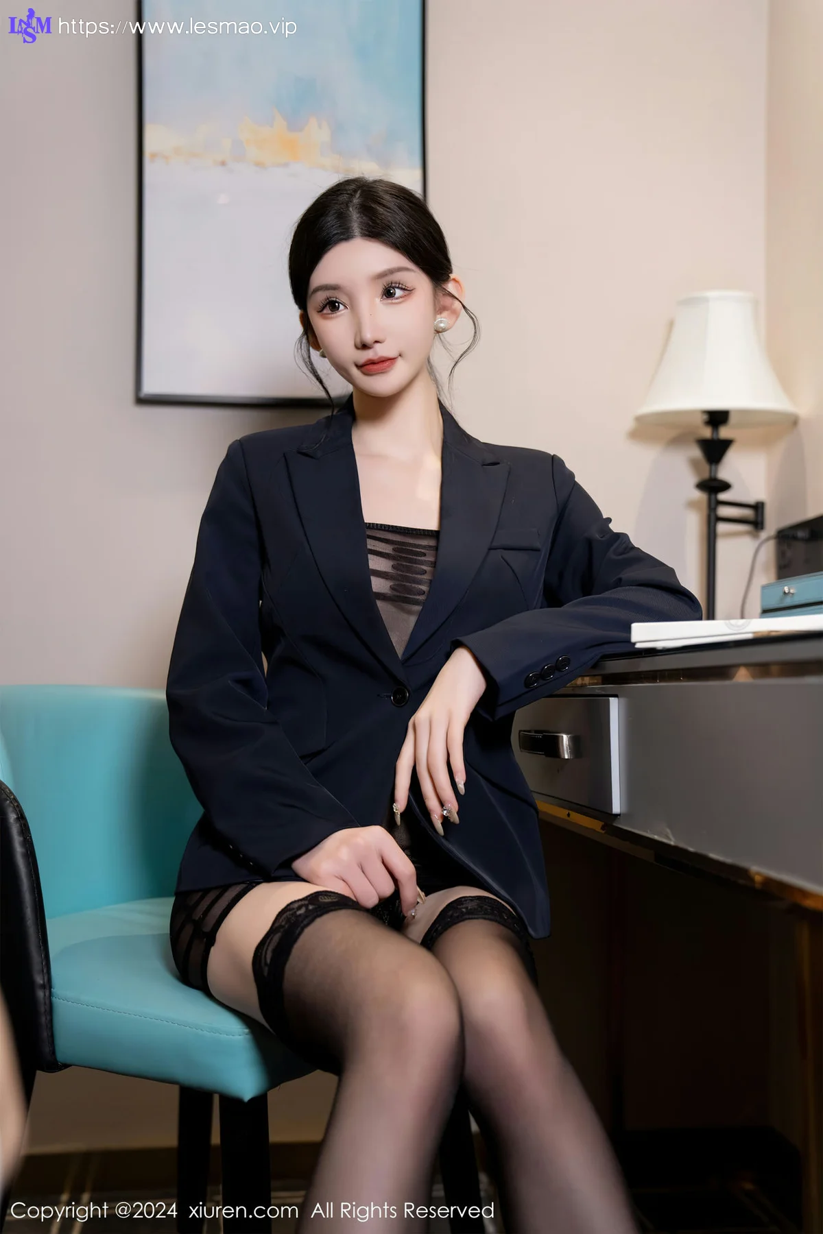 XiuRen 秀人 No.7956  周于希Sally  主题《丝袜销售员》性感写真11 - 16