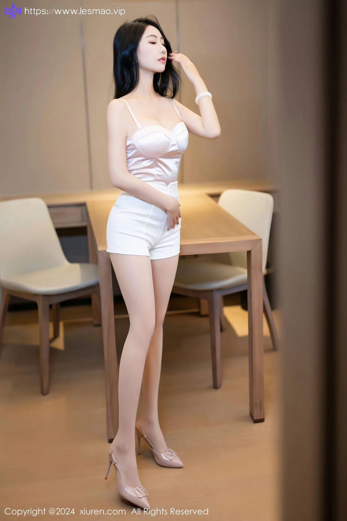 XiuRen 秀人 No.7962  苏苏阿 诱人白色丝袜性感写真3 - 1