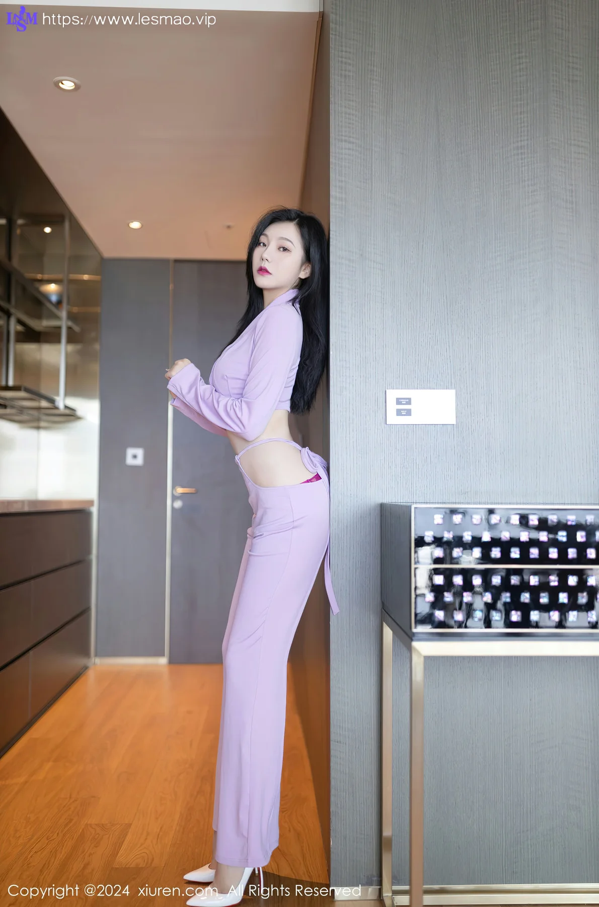XiuRen 秀人 No.8006  安然anran 白色丝袜性感写真1 - 4