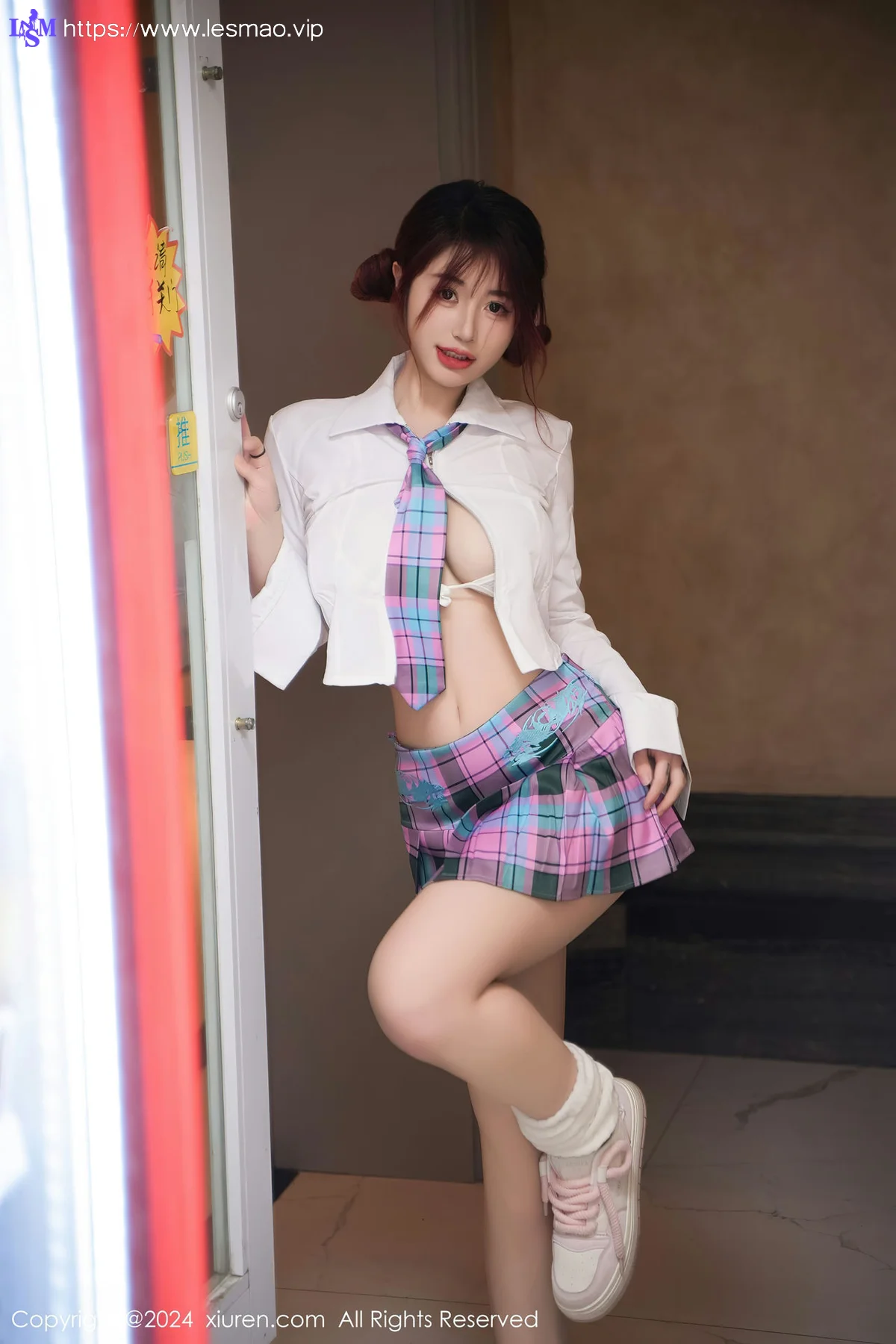 XiuRen 秀人 No.8015  美七 Mia 性感格子裙性感写真22 - 18