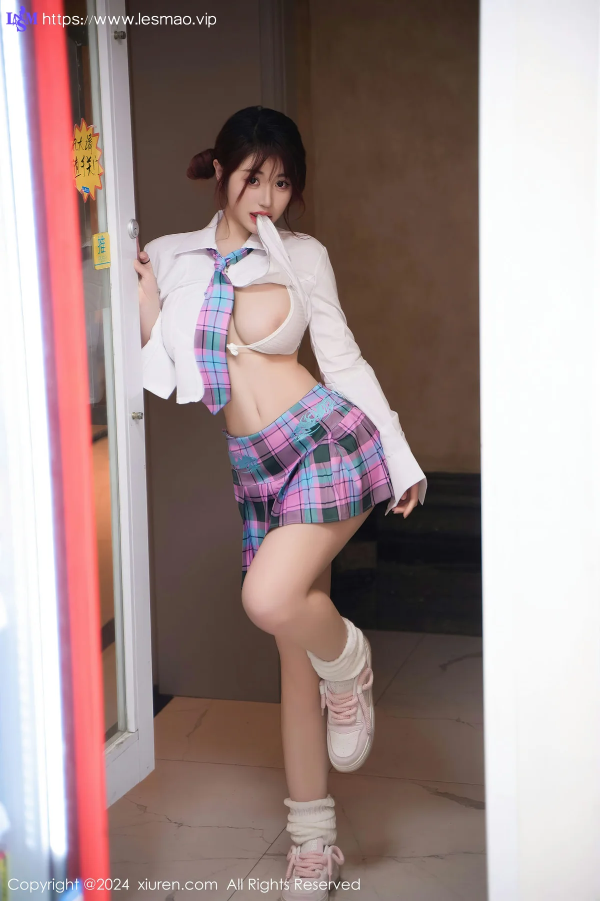 XiuRen 秀人 No.8015  美七 Mia 性感格子裙性感写真22 - 19