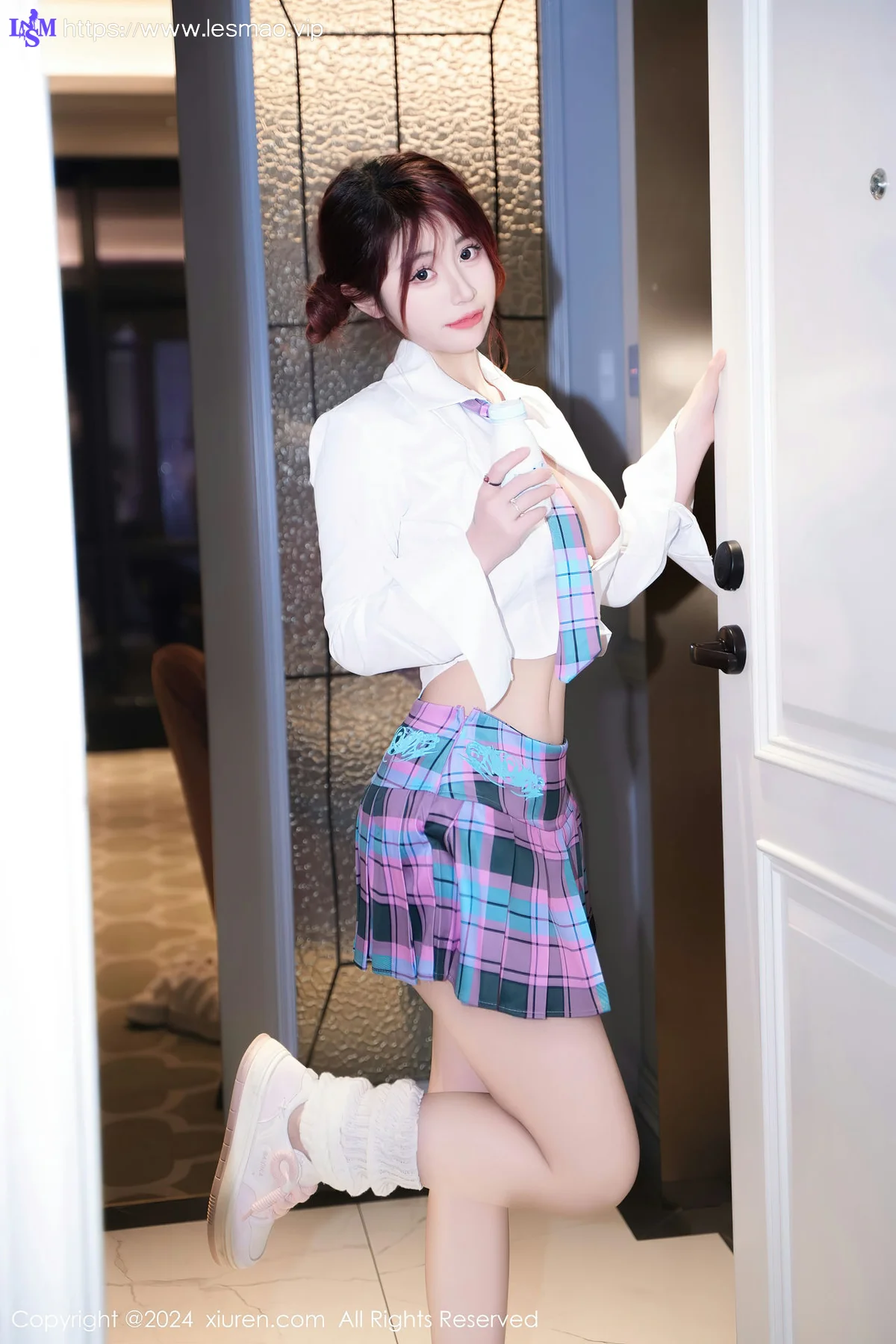 XiuRen 秀人 No.8015  美七 Mia 性感格子裙性感写真22 - 28