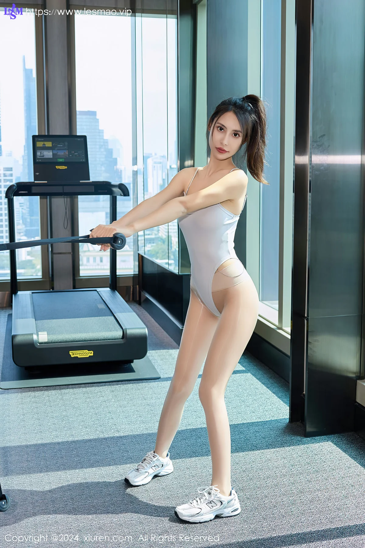 XiuRen 秀人 No.8018  lingyu69 黑丝服饰三亚旅拍写真 - 36