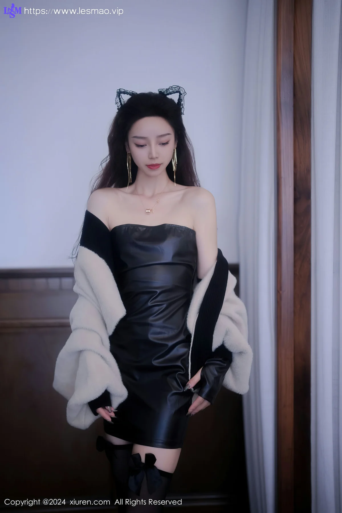 XiuRen 秀人 No.8049  苏曼兮 黑色露肩皮衣性感写真1 - 6
