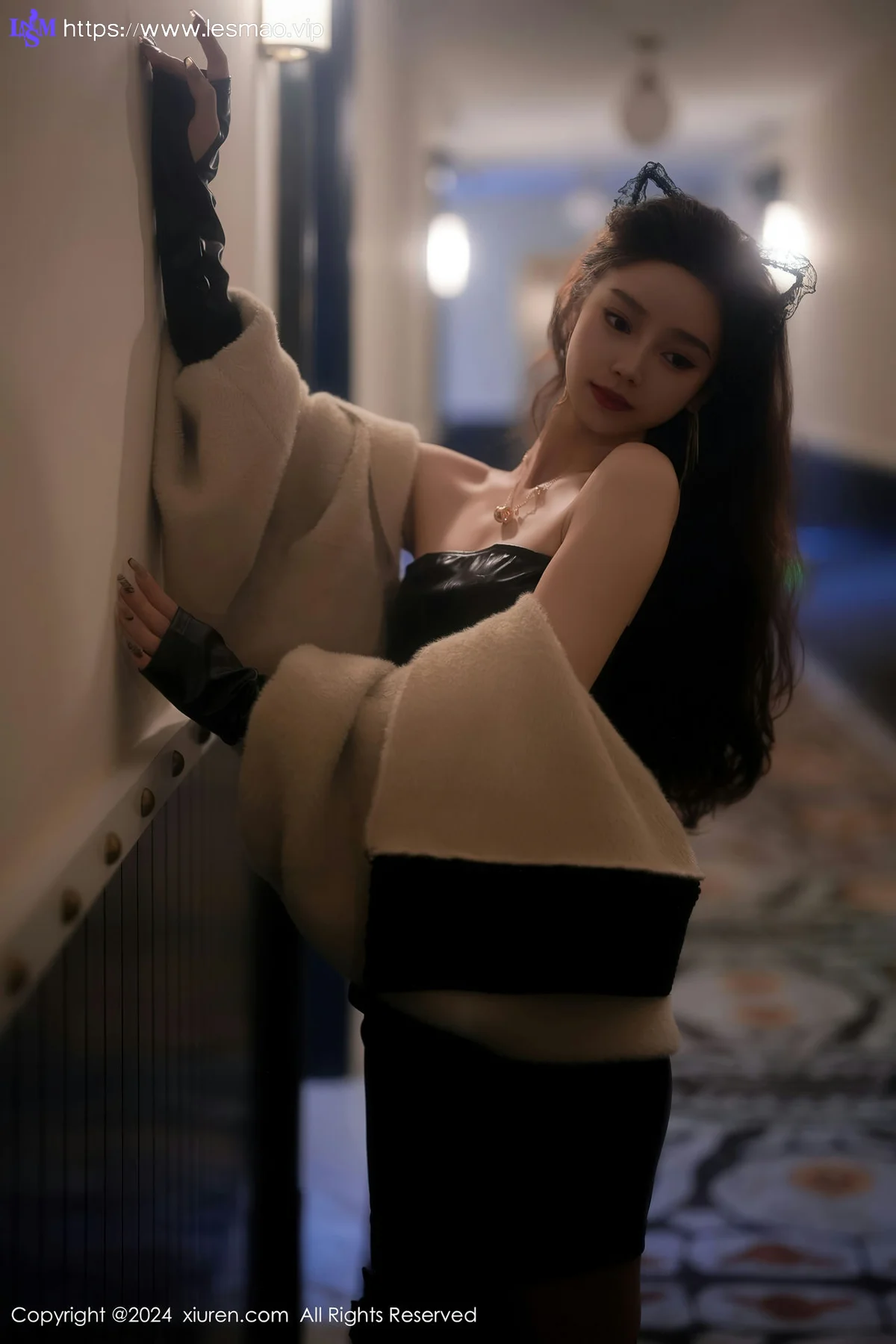 XiuRen 秀人 No.8049  苏曼兮 黑色露肩皮衣性感写真1 - 11