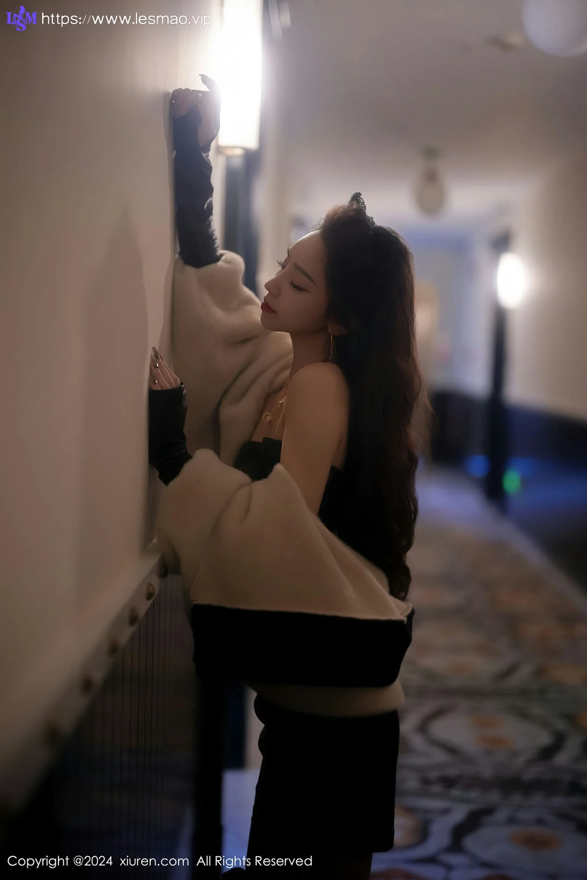 XiuRen 秀人 No.8049  苏曼兮 黑色露肩皮衣性感写真1 - 13