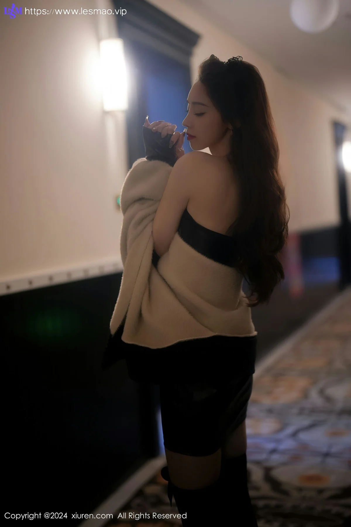 XiuRen 秀人 No.8049  苏曼兮 黑色露肩皮衣性感写真1 - 15