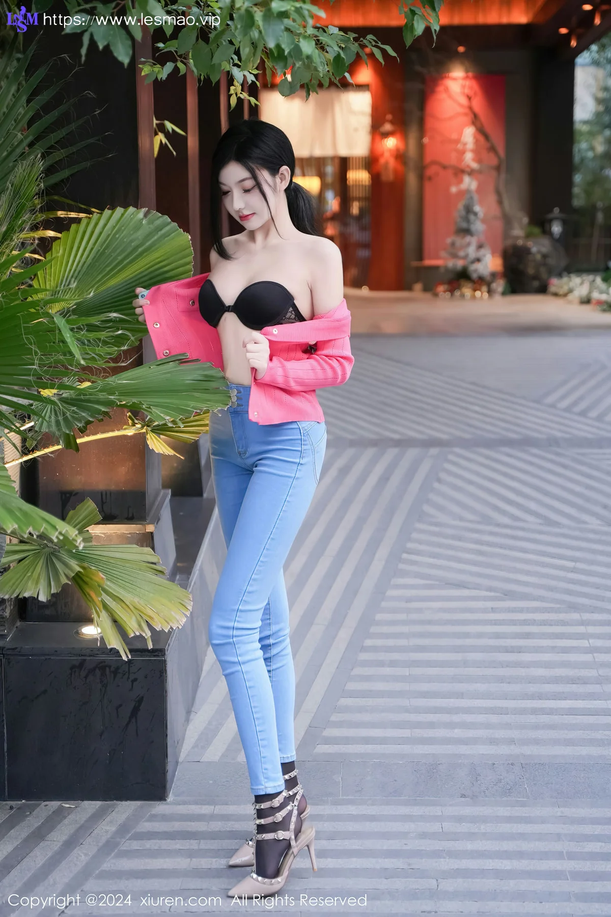 XiuRen 秀人 No.8091  龙雪儿 配简约牛仔裤性感写真1 - 28