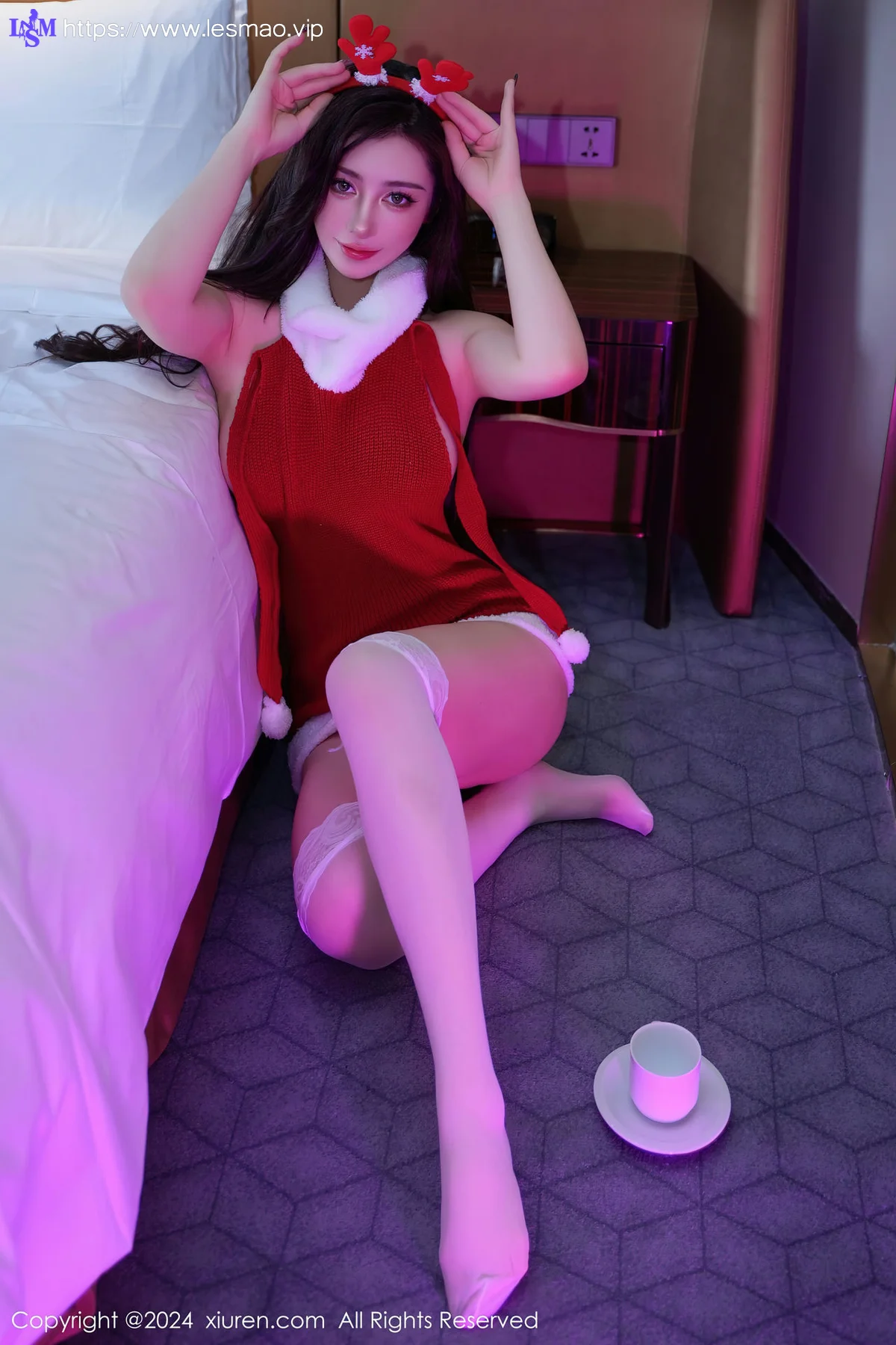XiuRen 秀人 No.8114  蕾蕾醒了没 白色丝袜性感写真 - 12