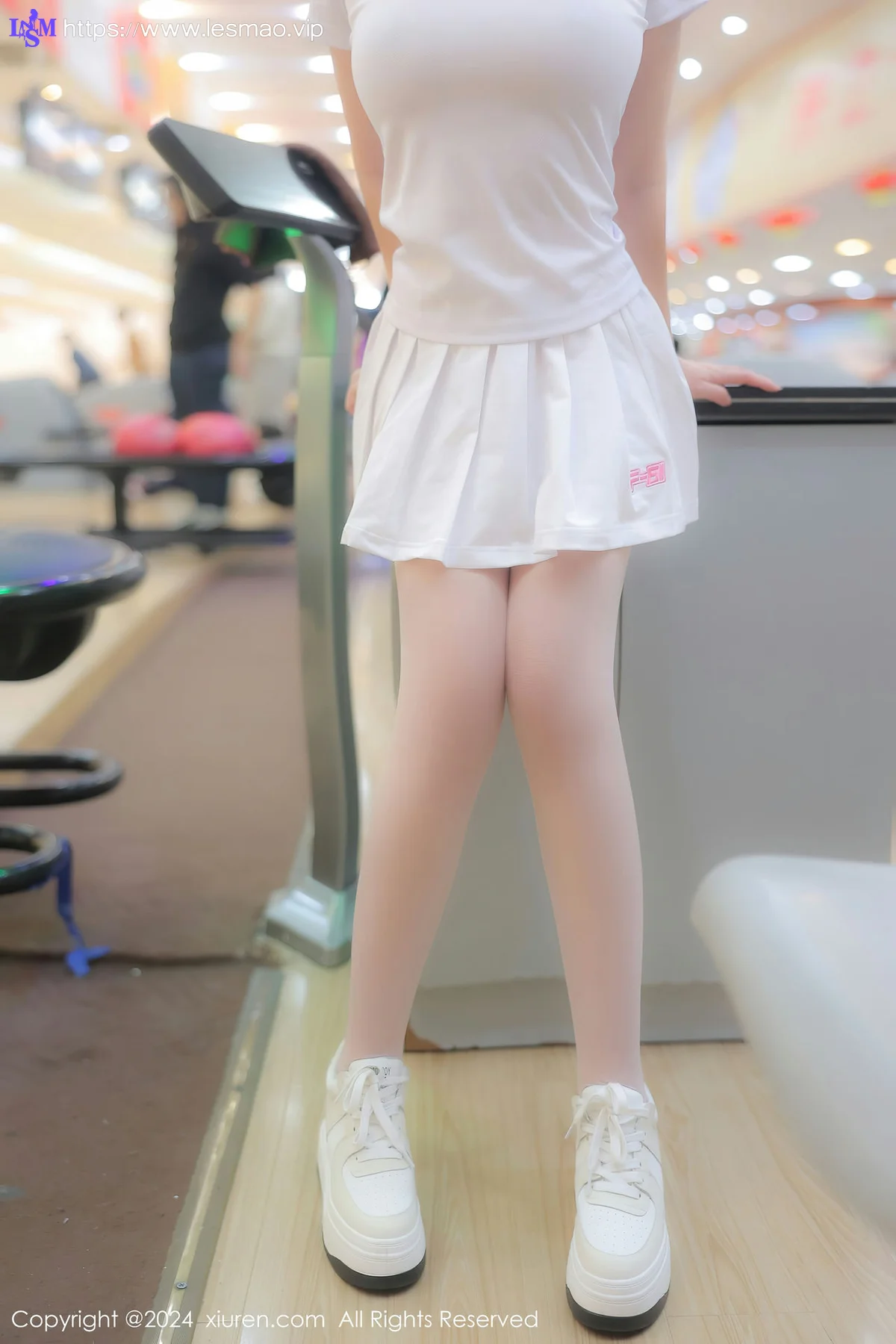 XiuRen 秀人 No.8118  小薯条nienie 保龄球馆场景拍摄性感写真11 - 15