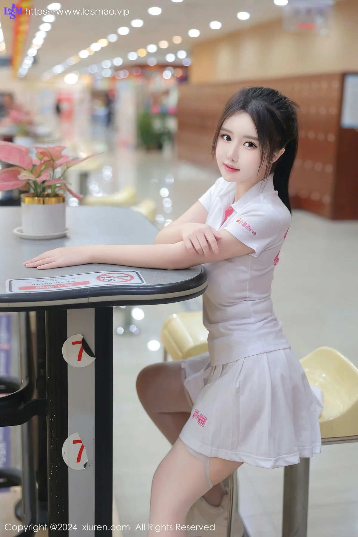 XiuRen 秀人 No.8118  小薯条nienie 保龄球馆场景拍摄性感写真11 - 36