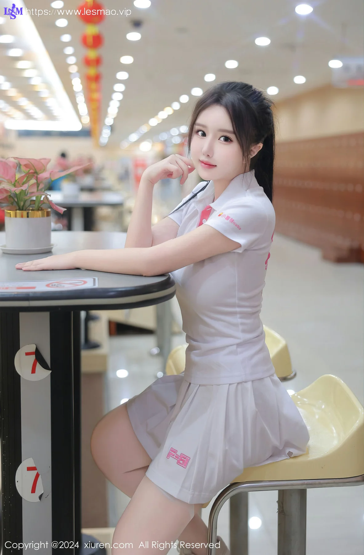 XiuRen 秀人 No.8118  小薯条nienie 保龄球馆场景拍摄性感写真11 - 43