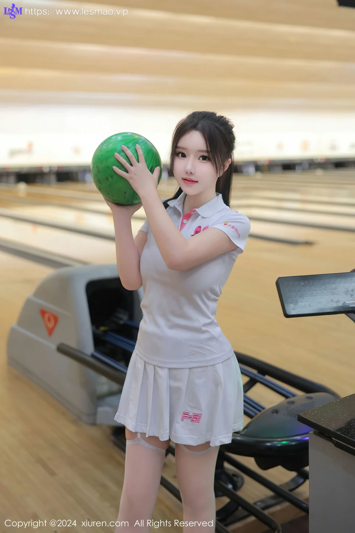 XiuRen 秀人 No.8118  小薯条nienie 保龄球馆场景拍摄性感写真11 - 63