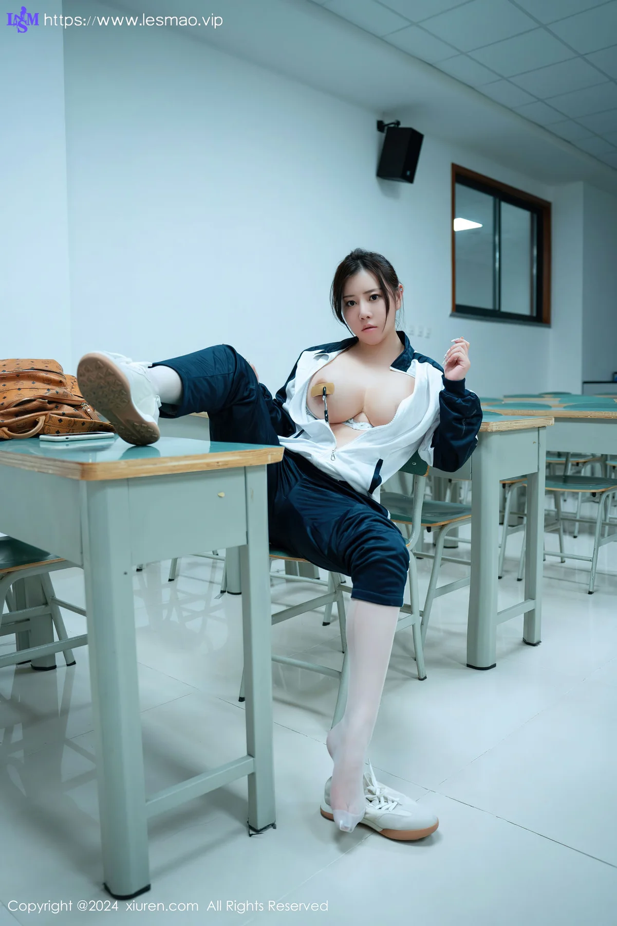 XiuRen 秀人 No.8122  王婉悠Queen 校园女生幻想性感写真 - 17