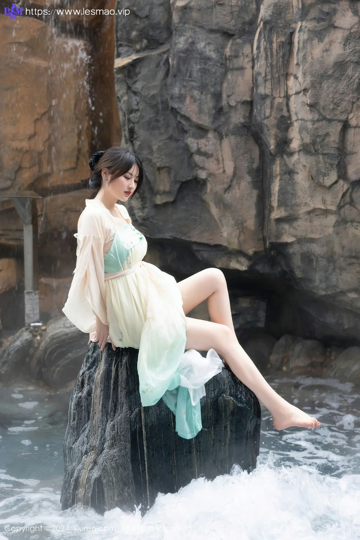 XiuRen 秀人 No.8128  诗诗kiki 温泉古装情趣服饰性感写真1 - 6