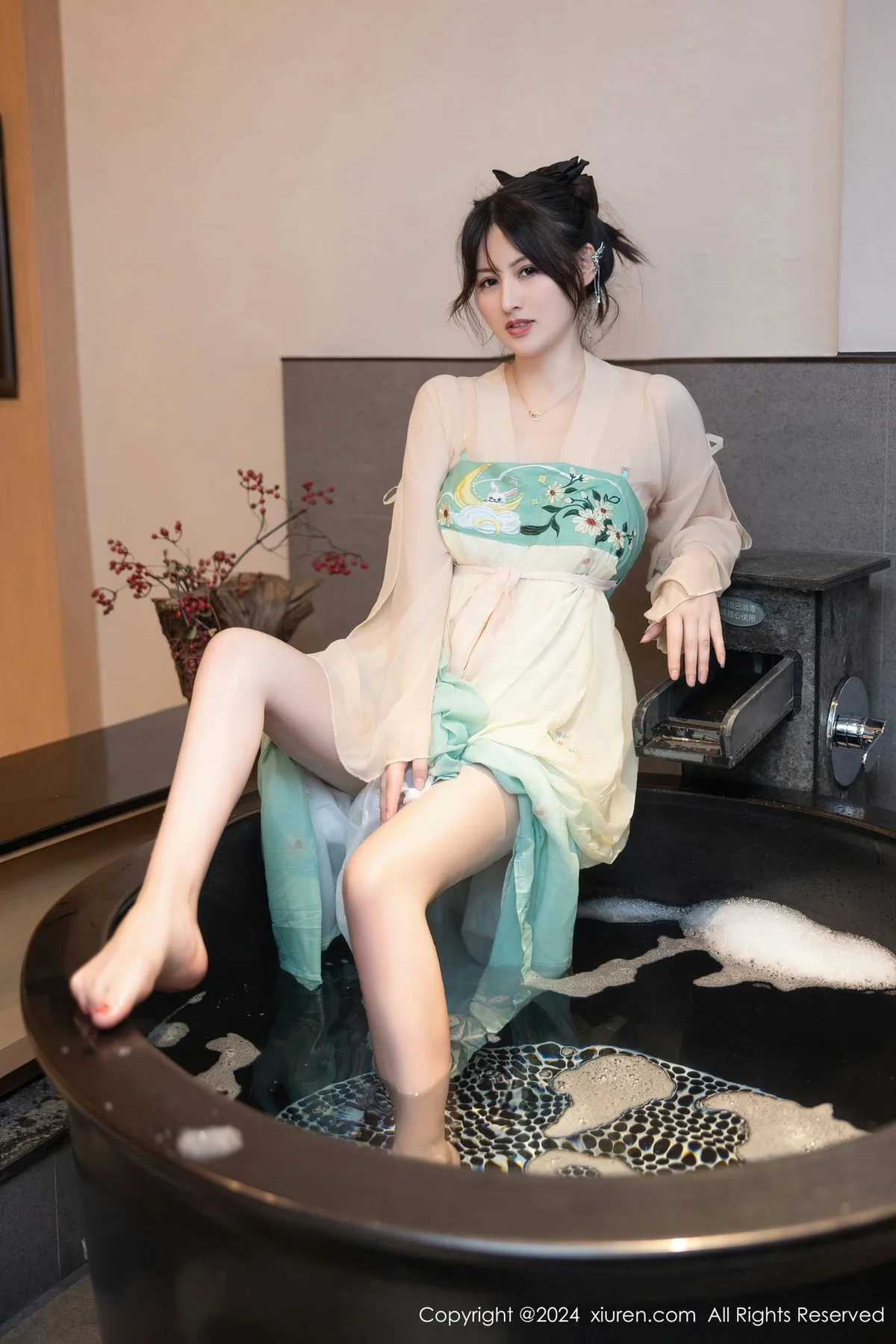XiuRen 秀人 No.8128  诗诗kiki 温泉古装情趣服饰性感写真1 - 23
