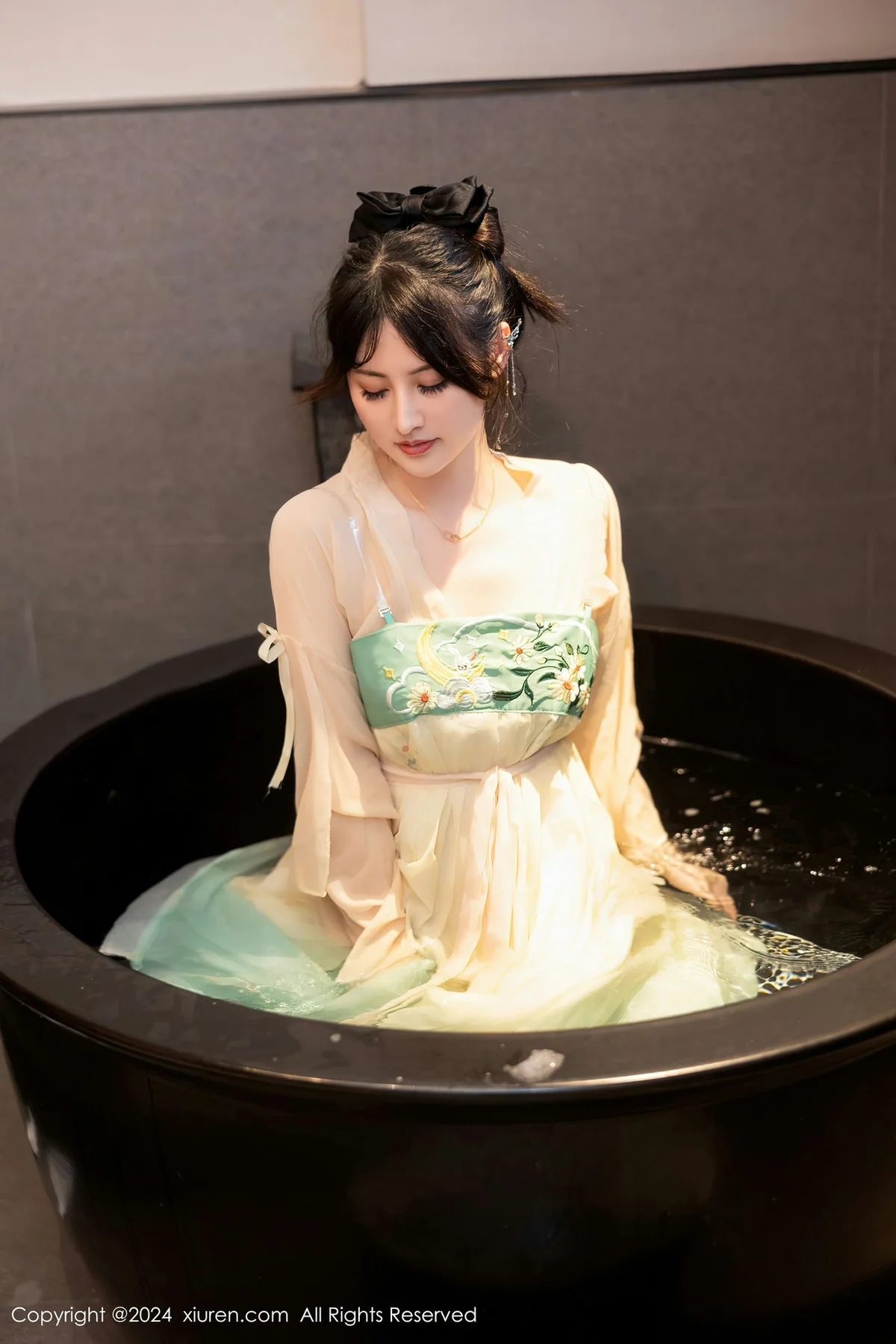 XiuRen 秀人 No.8128  诗诗kiki 温泉古装情趣服饰性感写真1 - 24