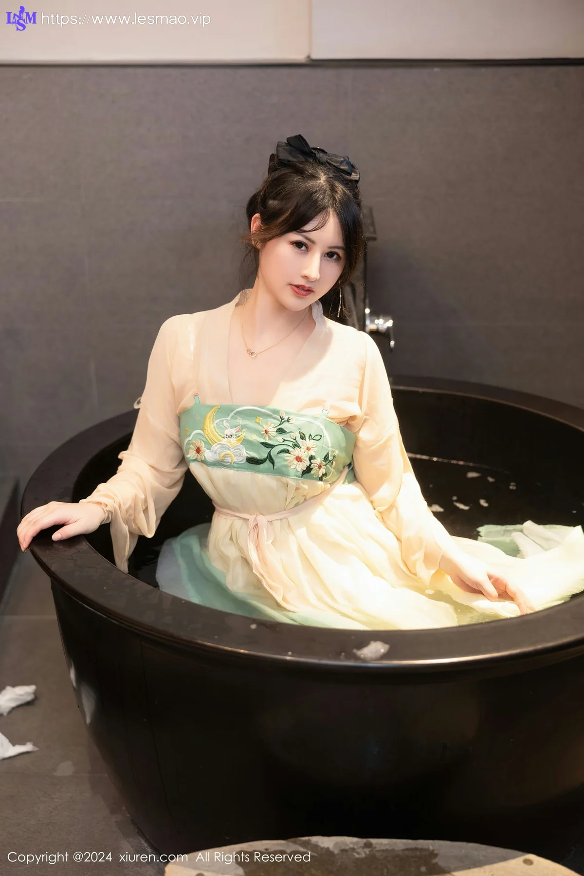 XiuRen 秀人 No.8128  诗诗kiki 温泉古装情趣服饰性感写真1 - 25