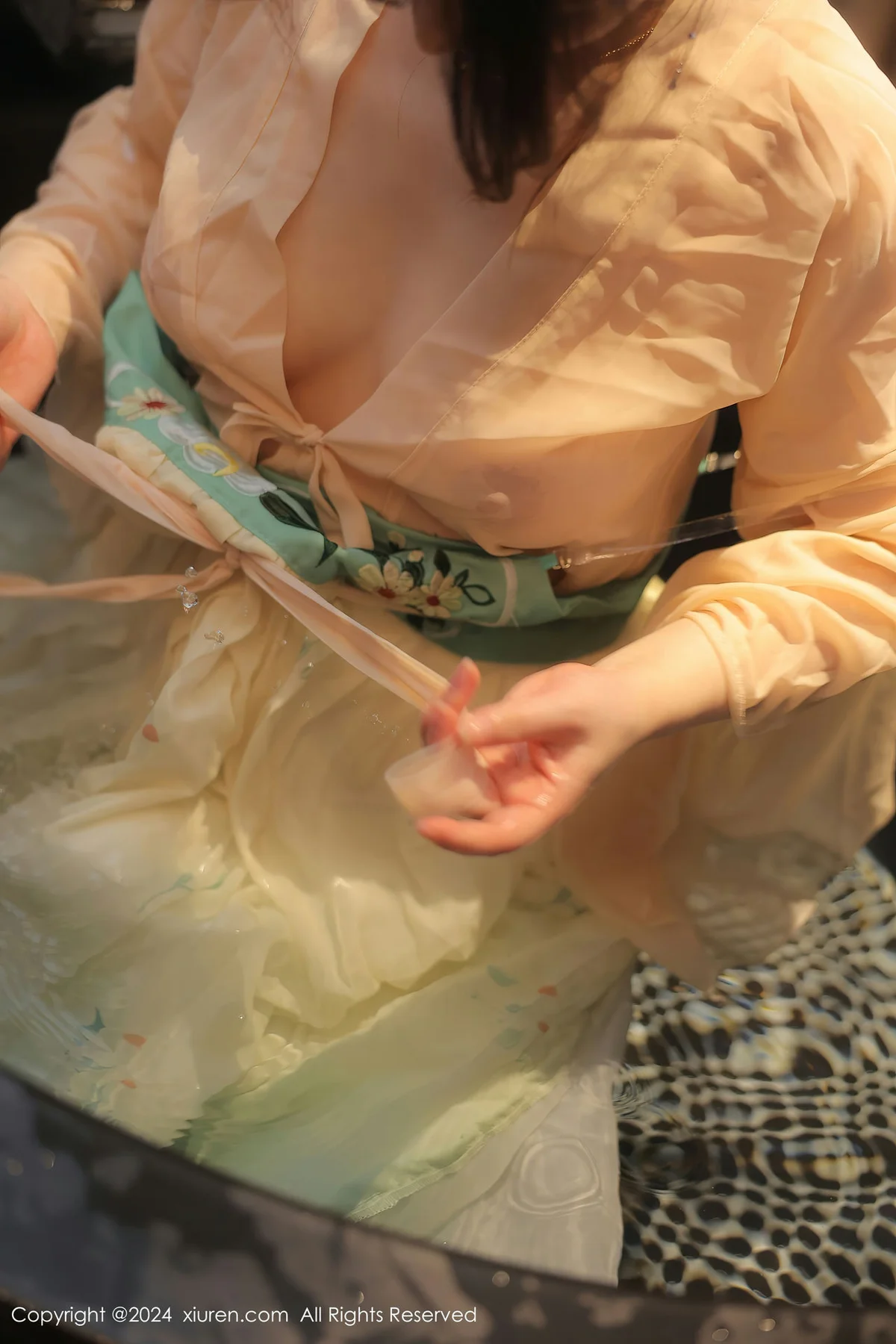 XiuRen 秀人 No.8128  诗诗kiki 温泉古装情趣服饰性感写真1 - 28