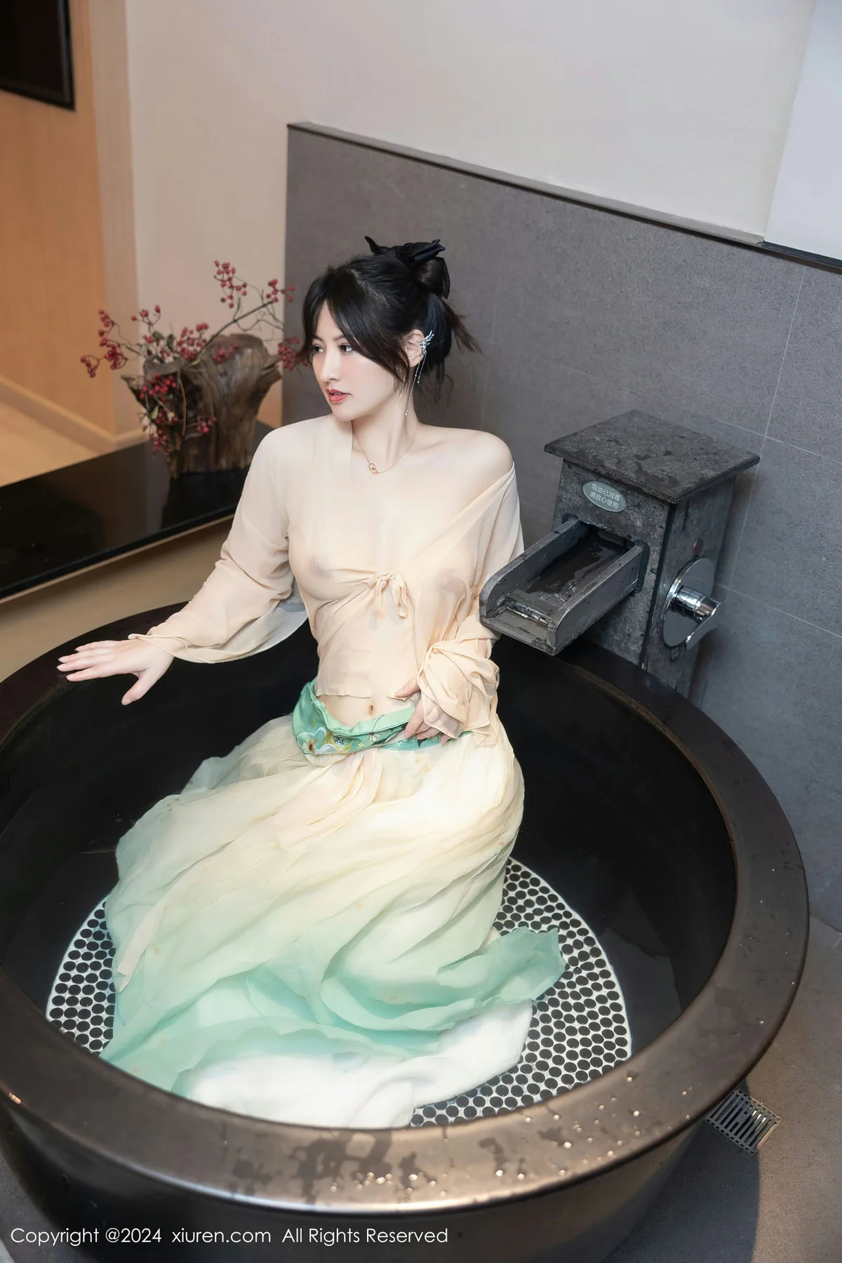 XiuRen 秀人 No.8128  诗诗kiki 温泉古装情趣服饰性感写真1 - 48