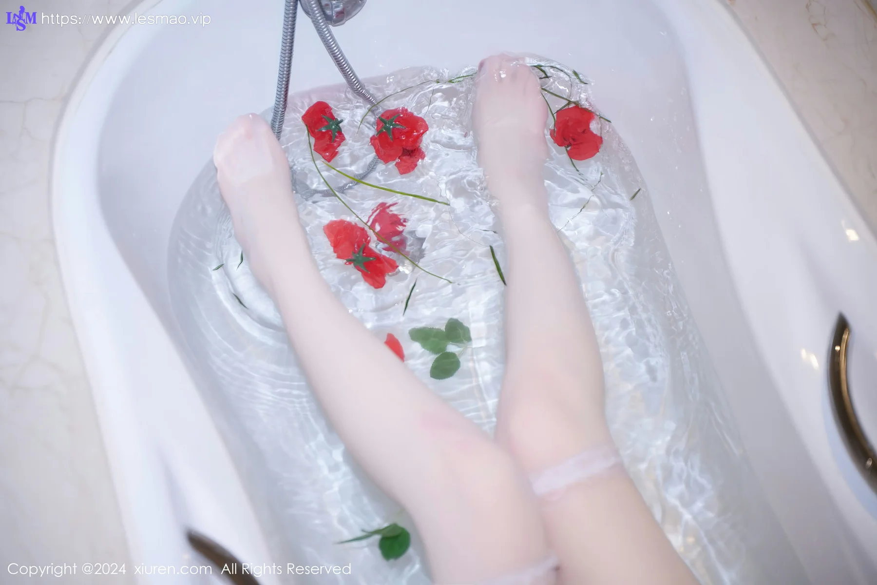 XiuRen 秀人 No.8162  梦灵儿Mini 白色浴袍性感写真33 - 36