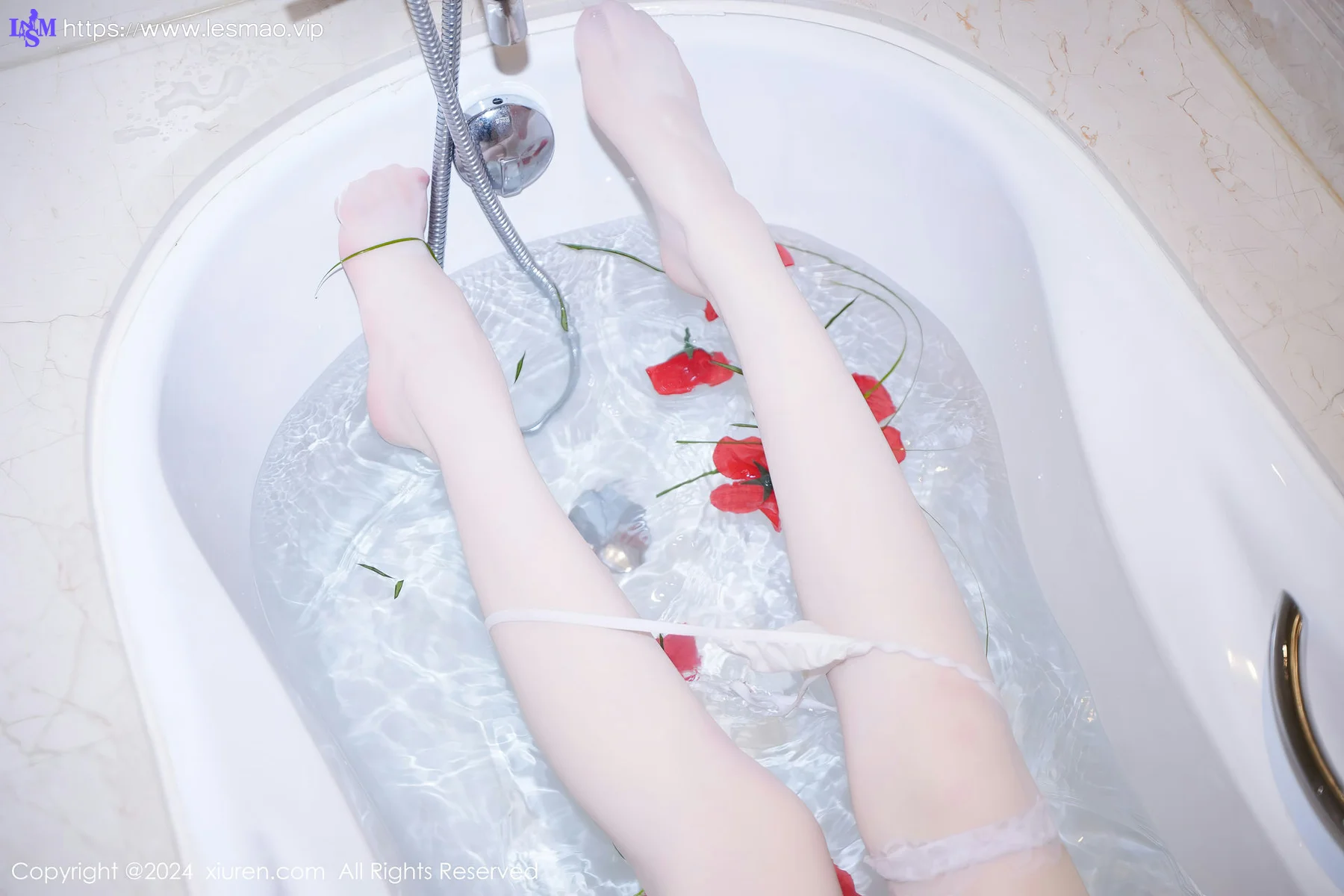 XiuRen 秀人 No.8162  梦灵儿Mini 白色浴袍性感写真33 - 38