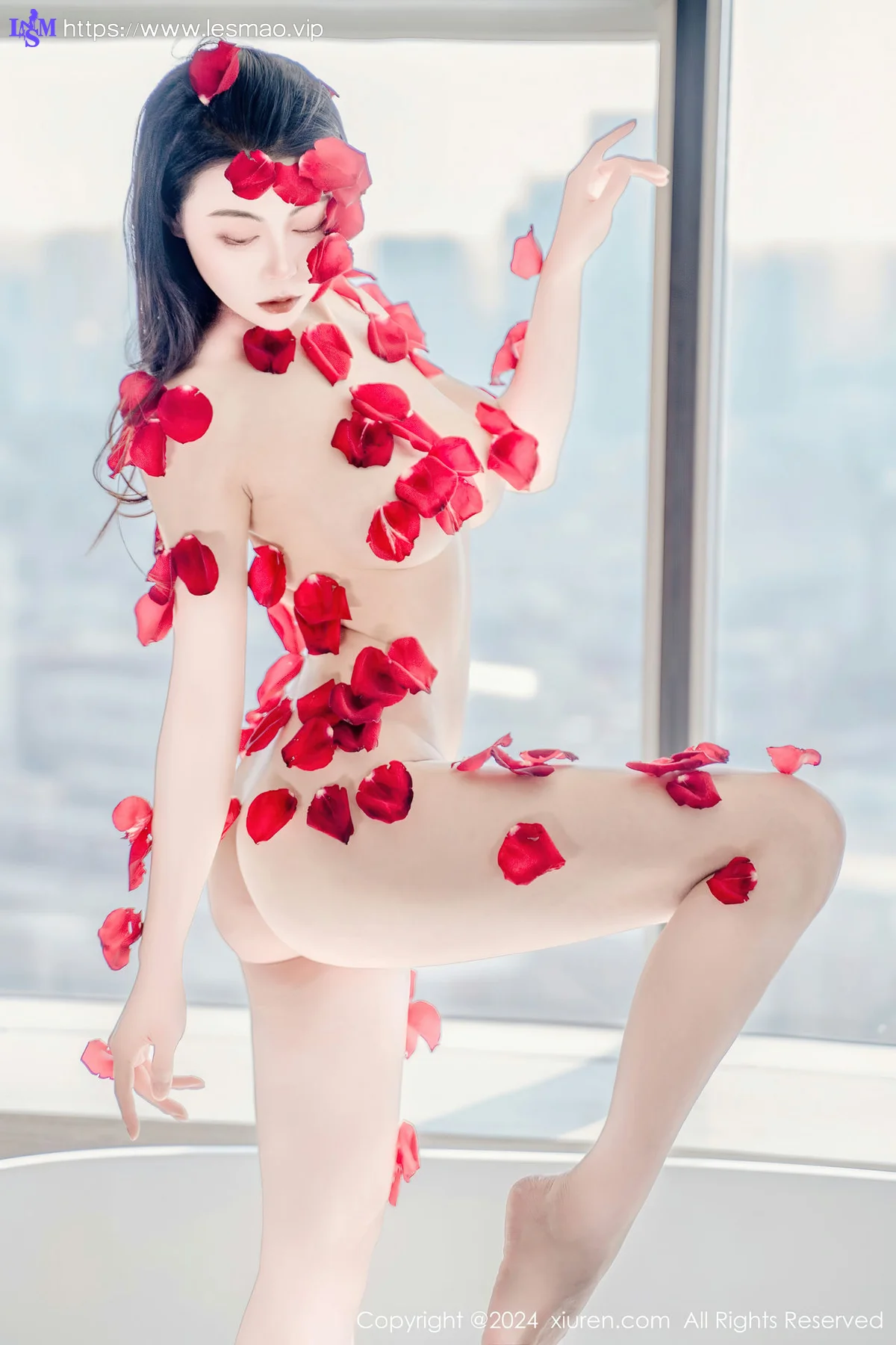 XiuRen 秀人 No.8175  瑜伽喵 柔韧献花热舞性感写真 - 14