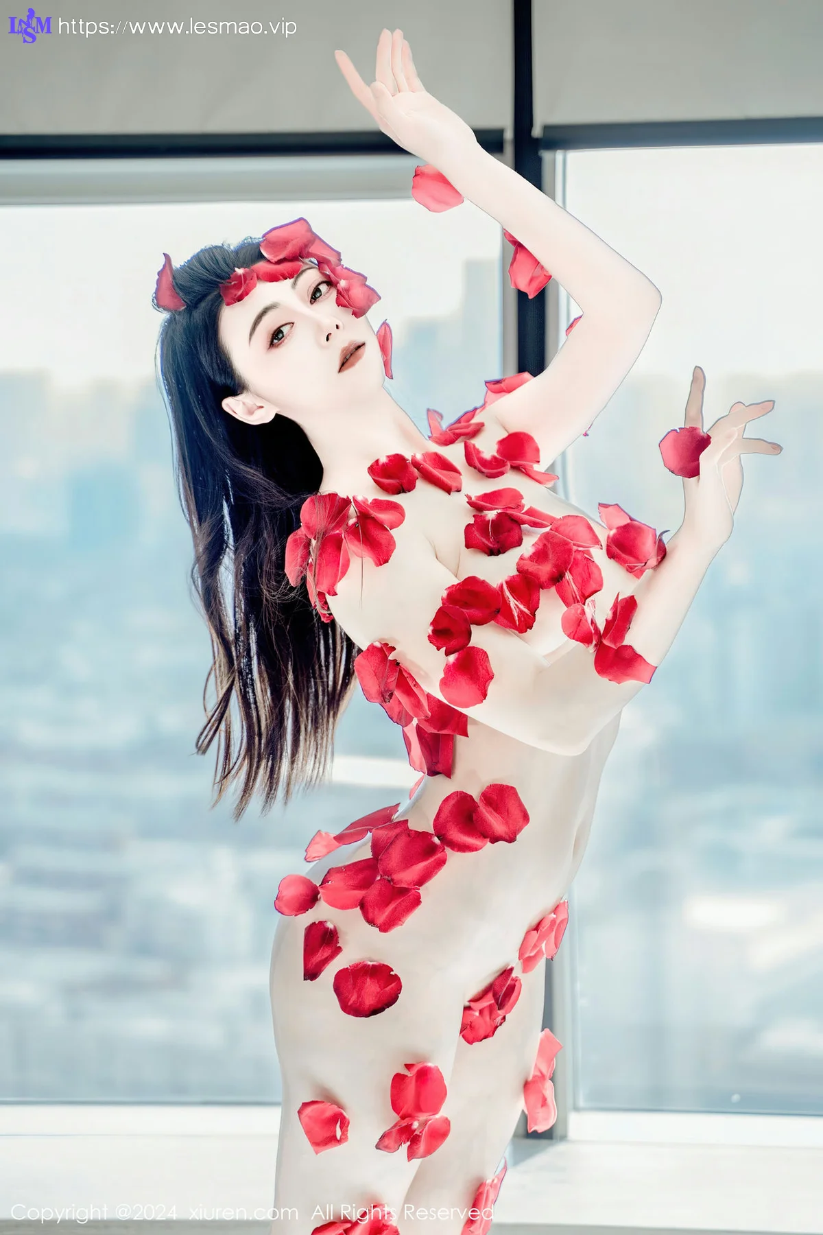 XiuRen 秀人 No.8175  瑜伽喵 柔韧献花热舞性感写真 - 20