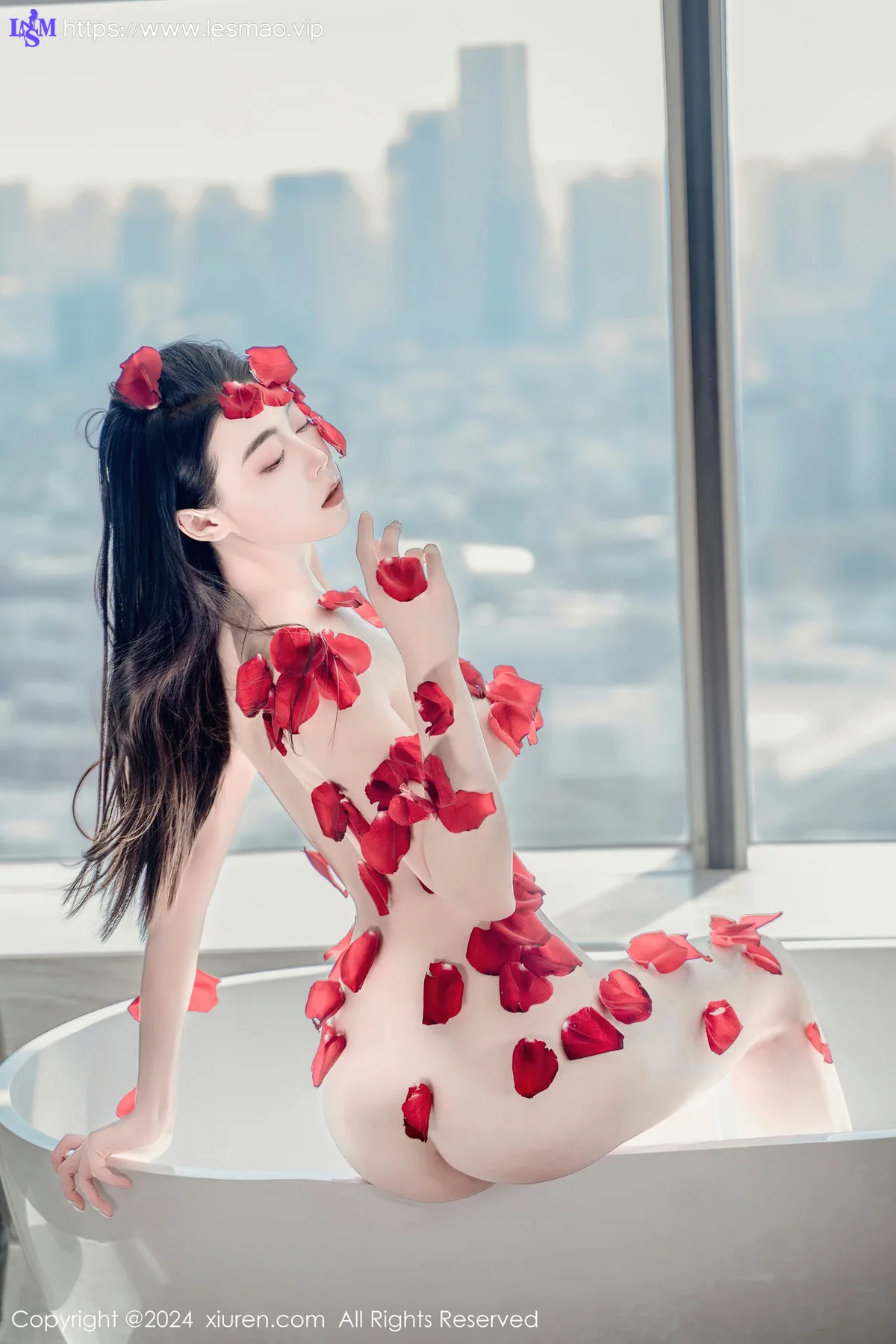 XiuRen 秀人 No.8175  瑜伽喵 柔韧献花热舞性感写真 - 21