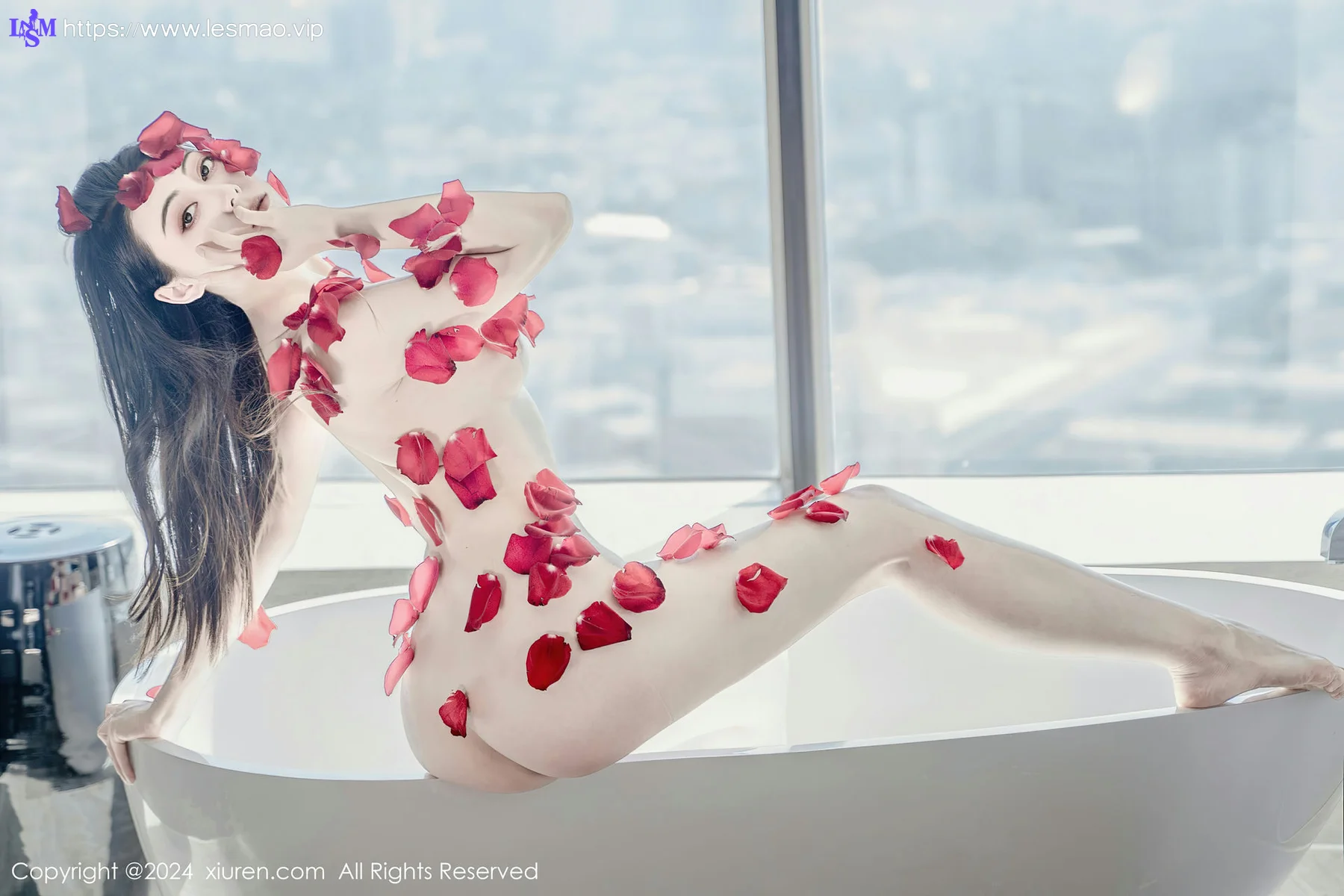 XiuRen 秀人 No.8175  瑜伽喵 柔韧献花热舞性感写真 - 22