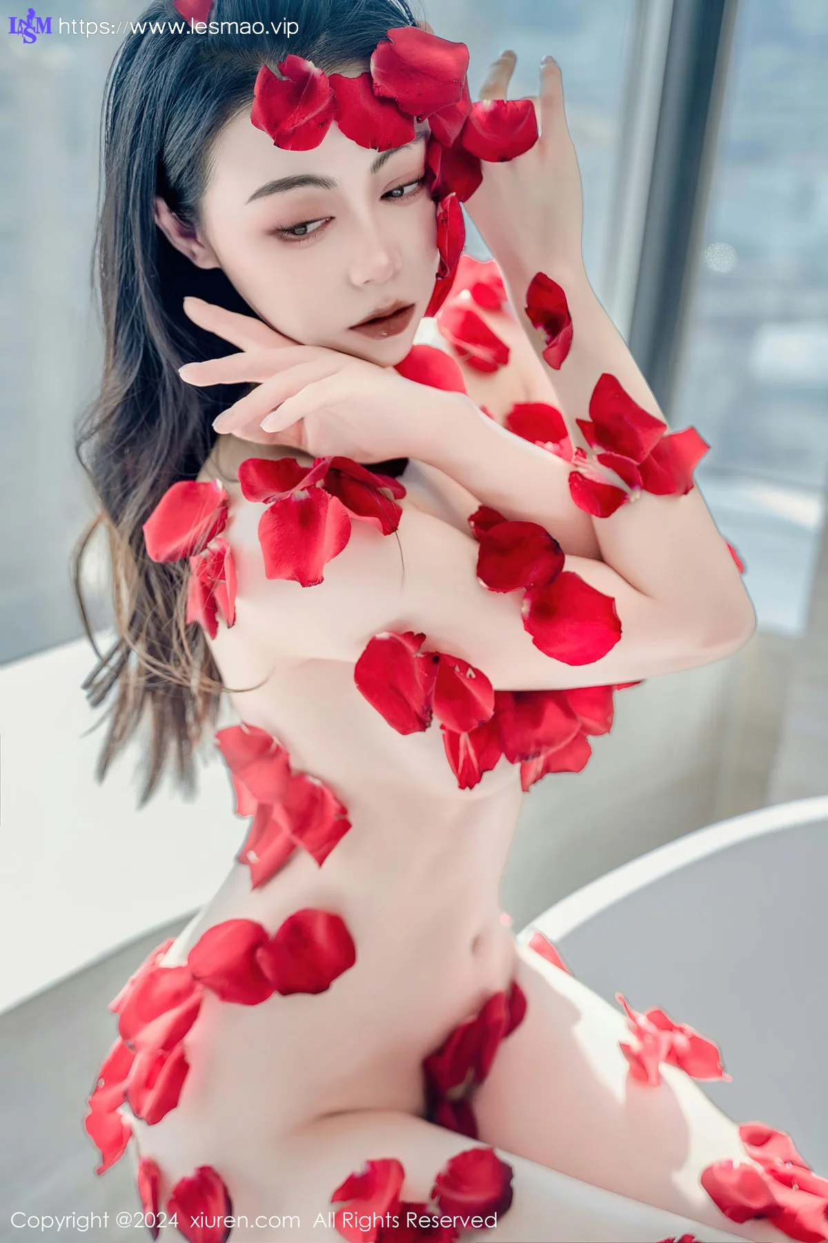 XiuRen 秀人 No.8175  瑜伽喵 柔韧献花热舞性感写真 - 24