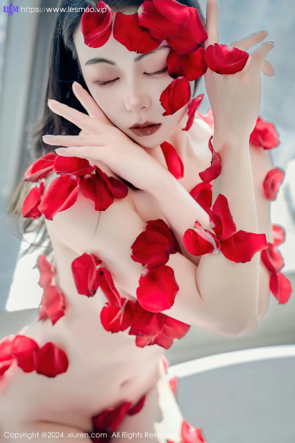 XiuRen 秀人 No.8175  瑜伽喵 柔韧献花热舞性感写真 - 26